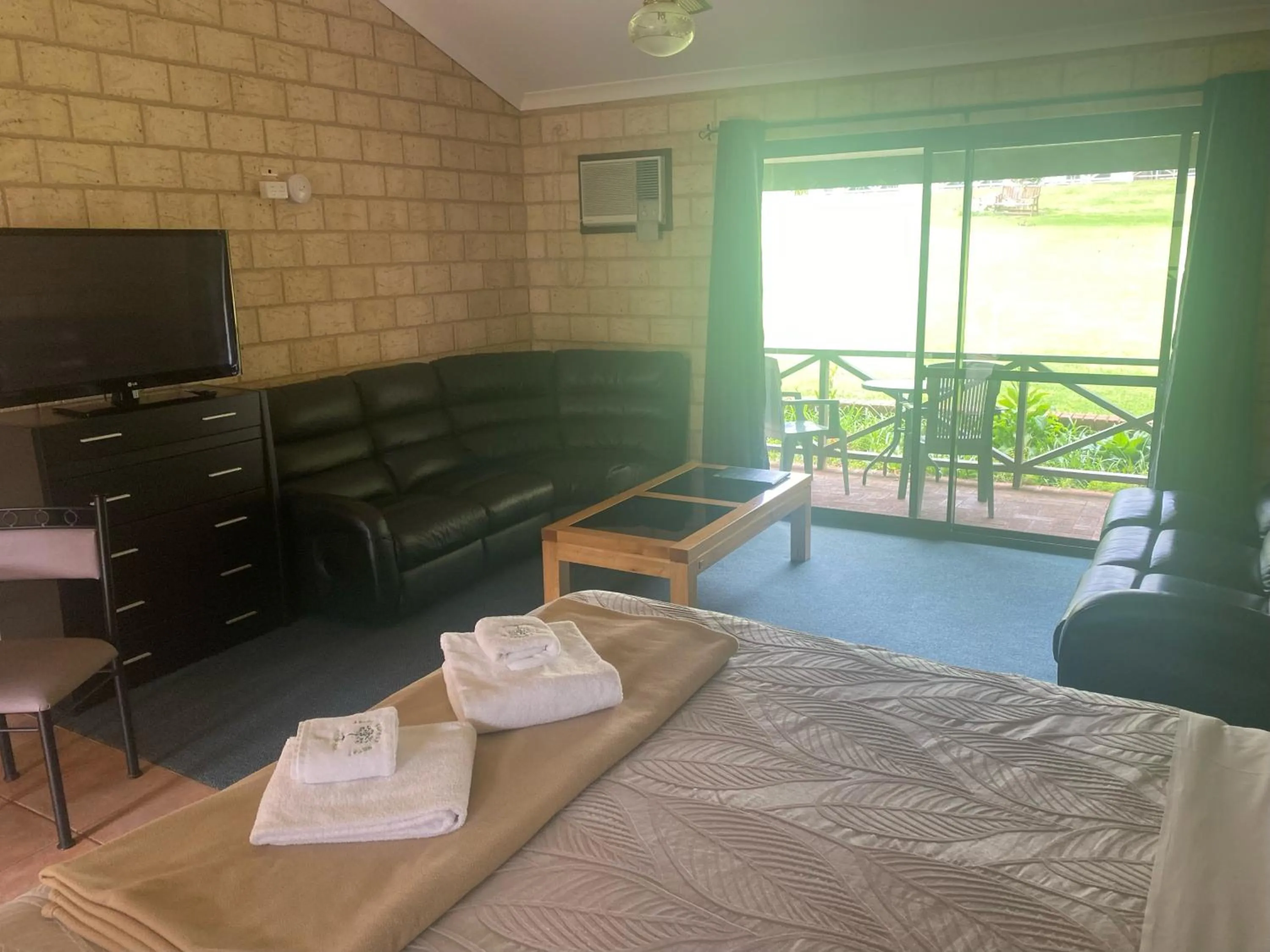 Bed in Karri Forest Motel