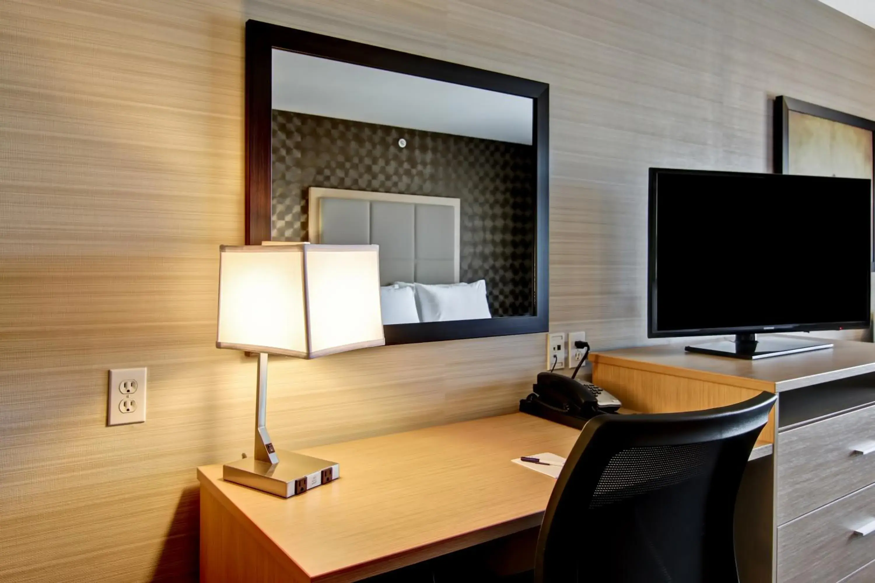 Queen Room with Two Queen Beds in Canalta St.Paul Queen Room with Two Queen Beds in Canalta St.Paul