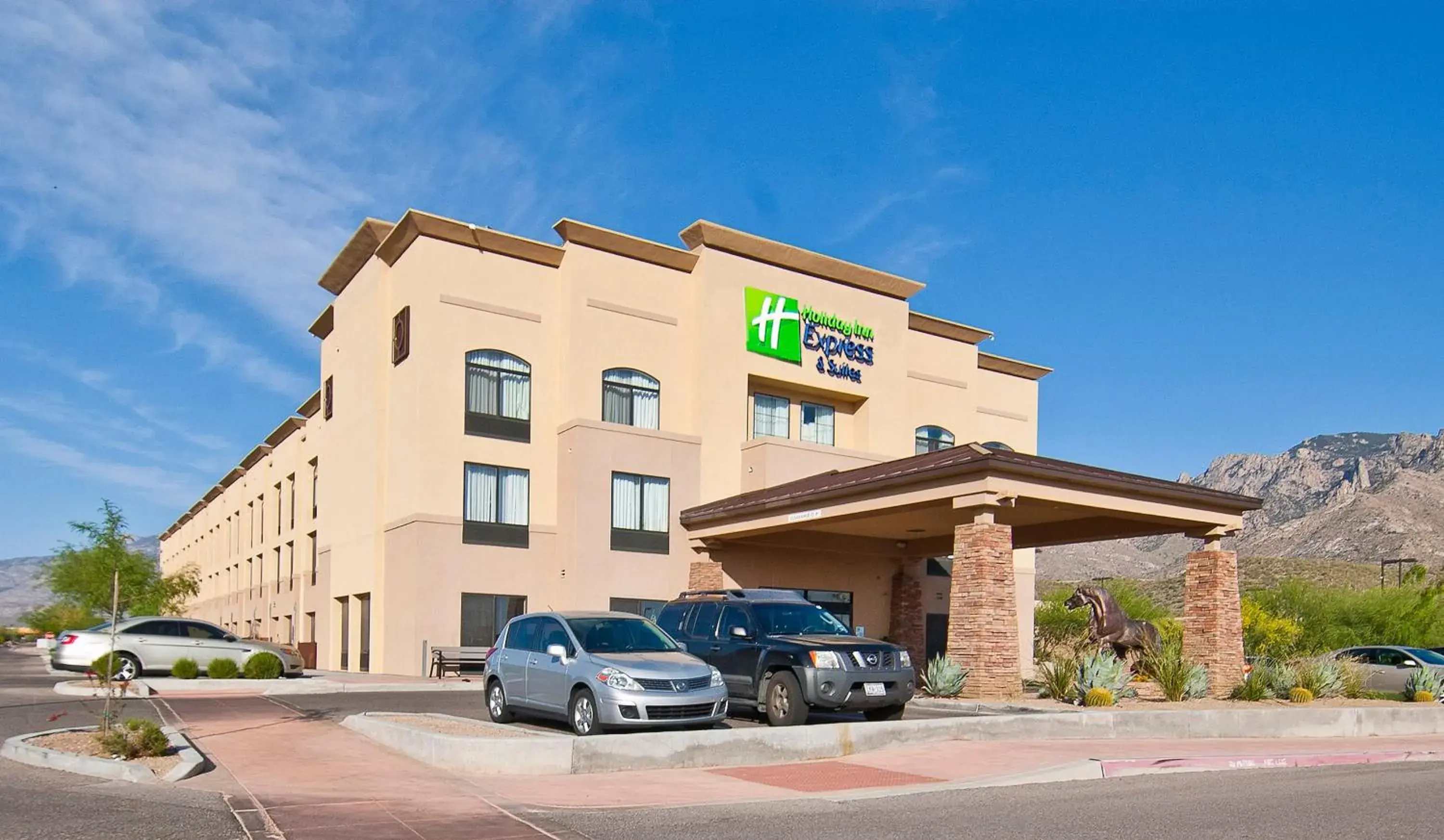 Property building in Holiday Inn Express & Suites Oro Valley-Tucson North by IHG Property building in Holiday Inn Express & Suites Oro Valley-Tucson North by IHG