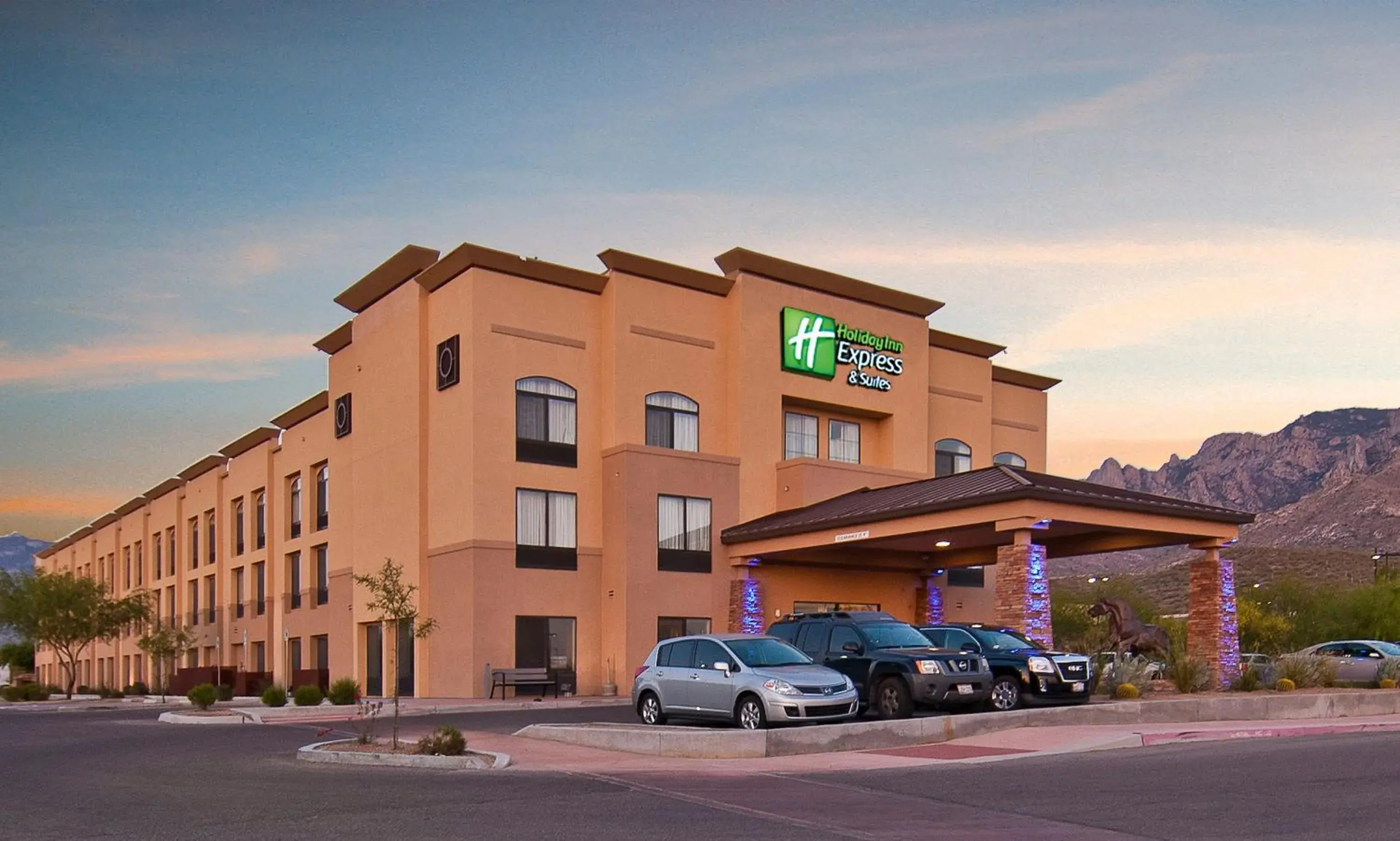 Property building in Holiday Inn Express & Suites Oro Valley-Tucson North by IHG Property building in Holiday Inn Express & Suites Oro Valley-Tucson North by IHG