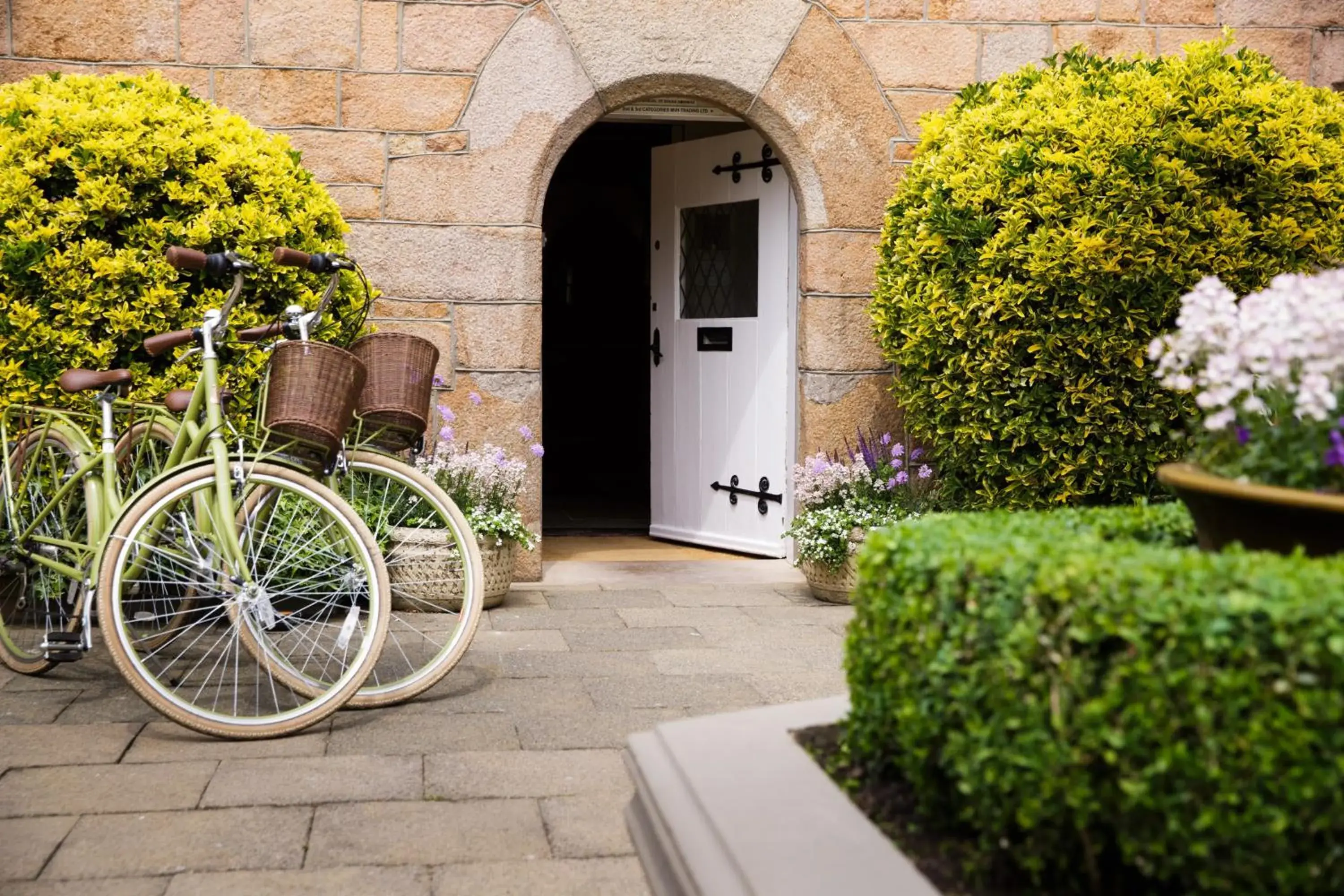 Facade/entrance in Greenhills Country Hotel Facade/entrance in Greenhills Country Hotel