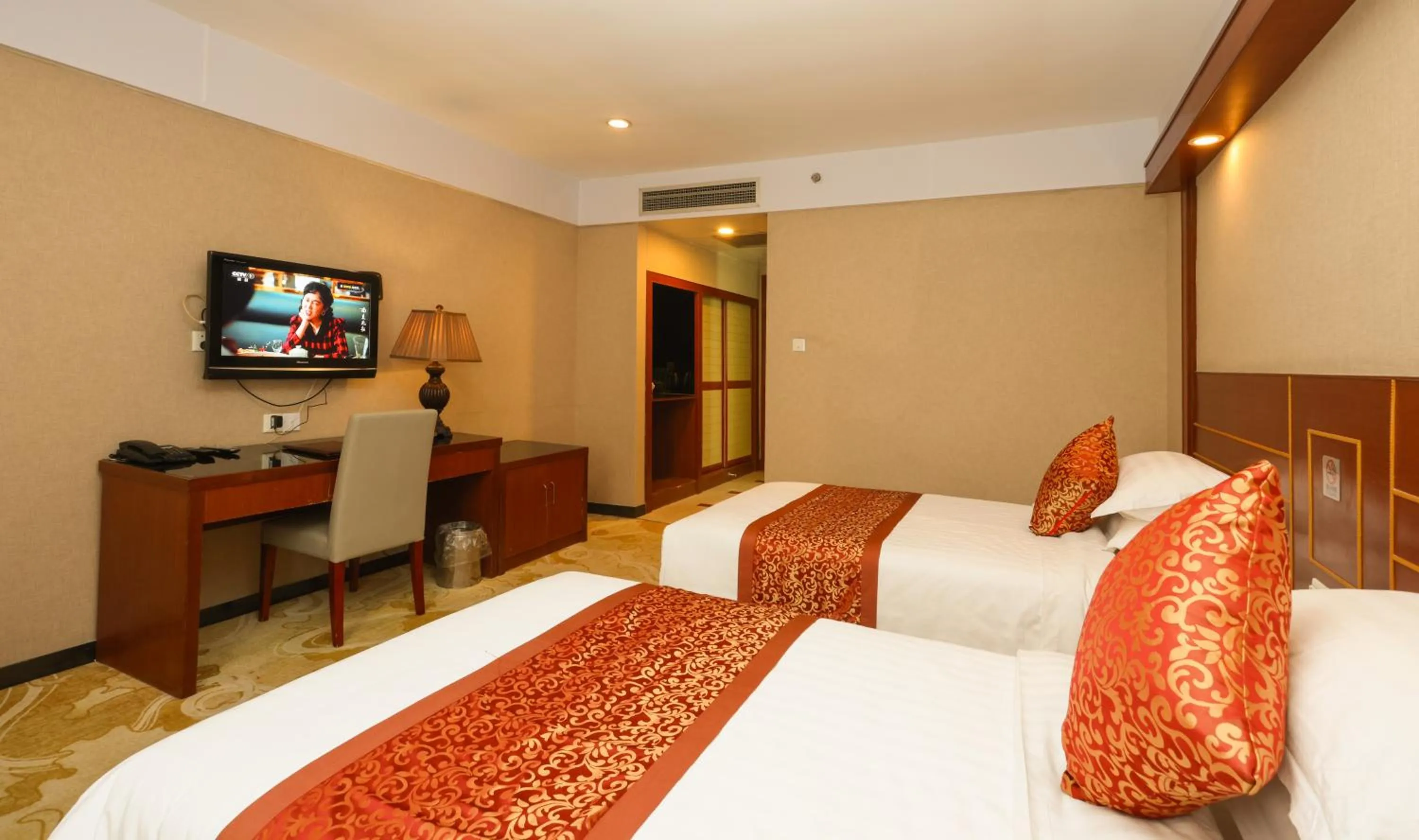 Property building, Bed in Shanghai YUHANG Hotel