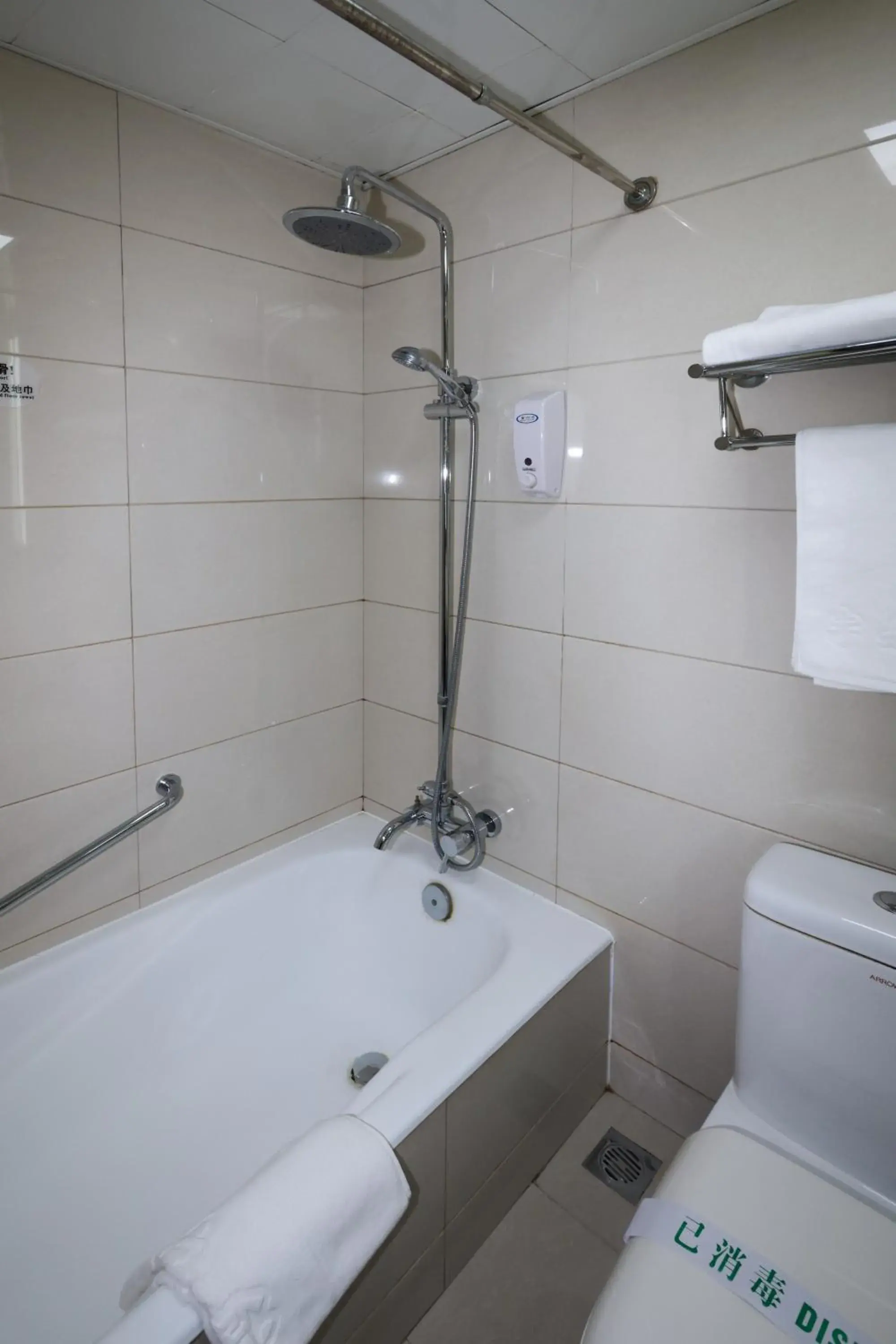 Property building in Shanghai YUHANG Hotel Property building in Shanghai YUHANG Hotel