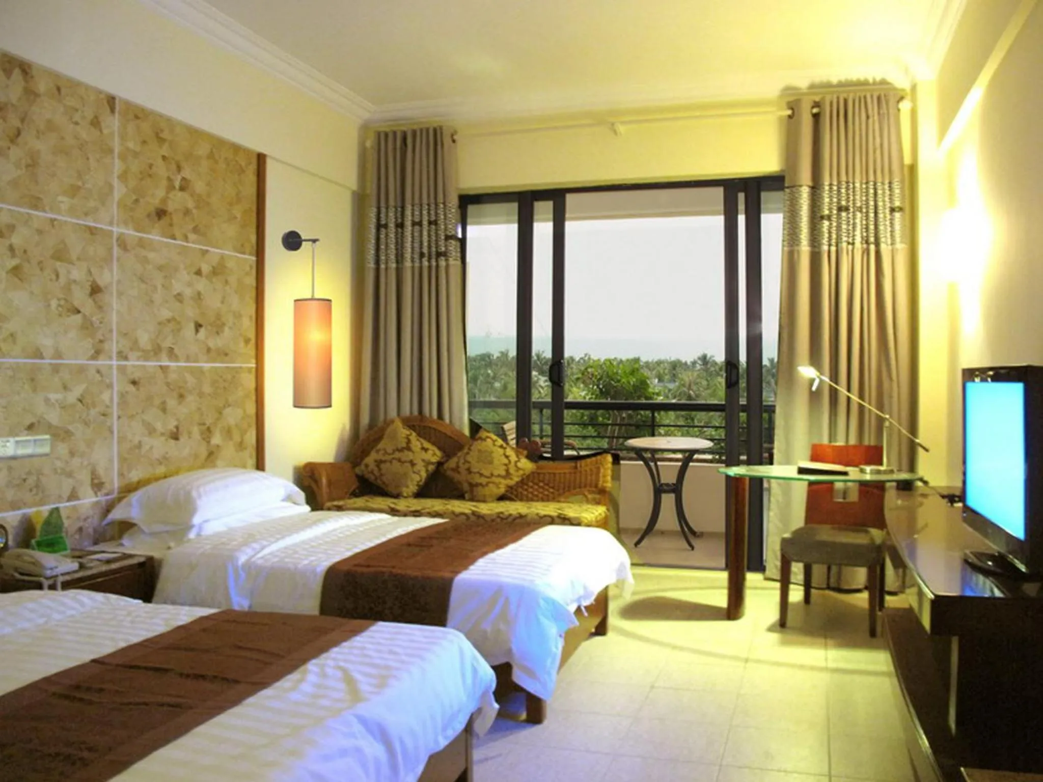 Bedroom, Bed in Palm Beach Resort & Spa