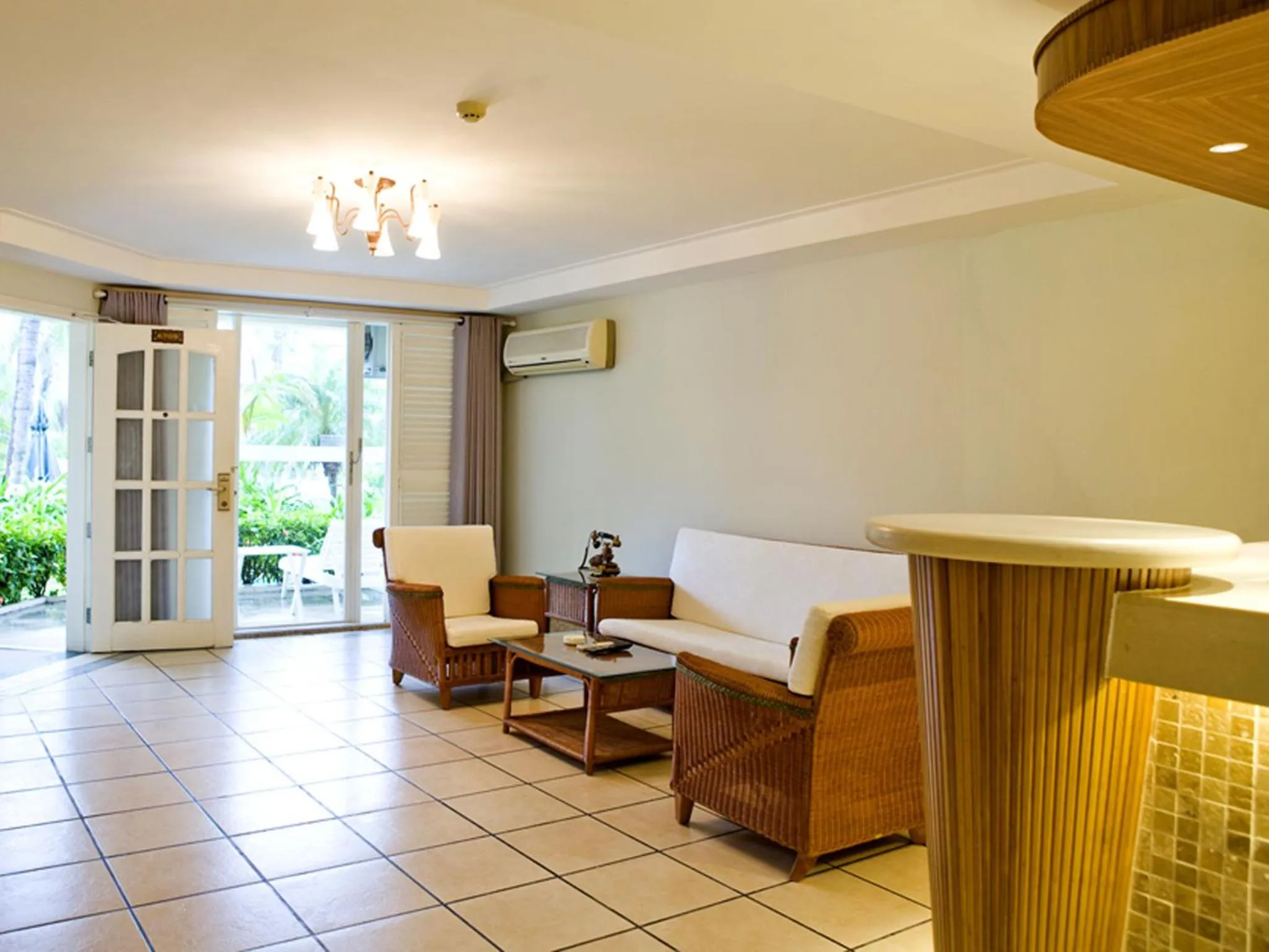 Living room in Palm Beach Resort & Spa