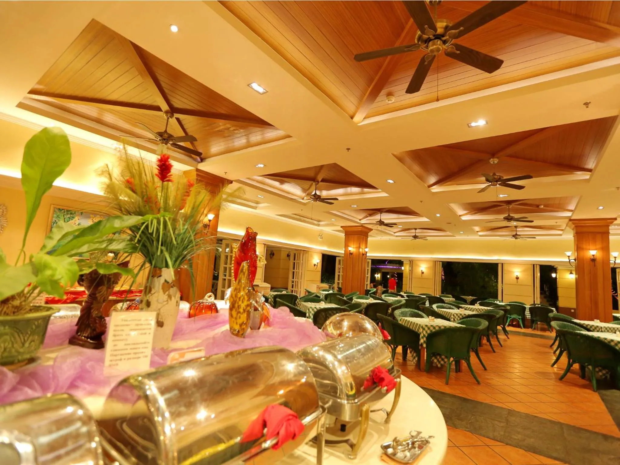 Restaurant/places to eat in Palm Beach Resort & Spa