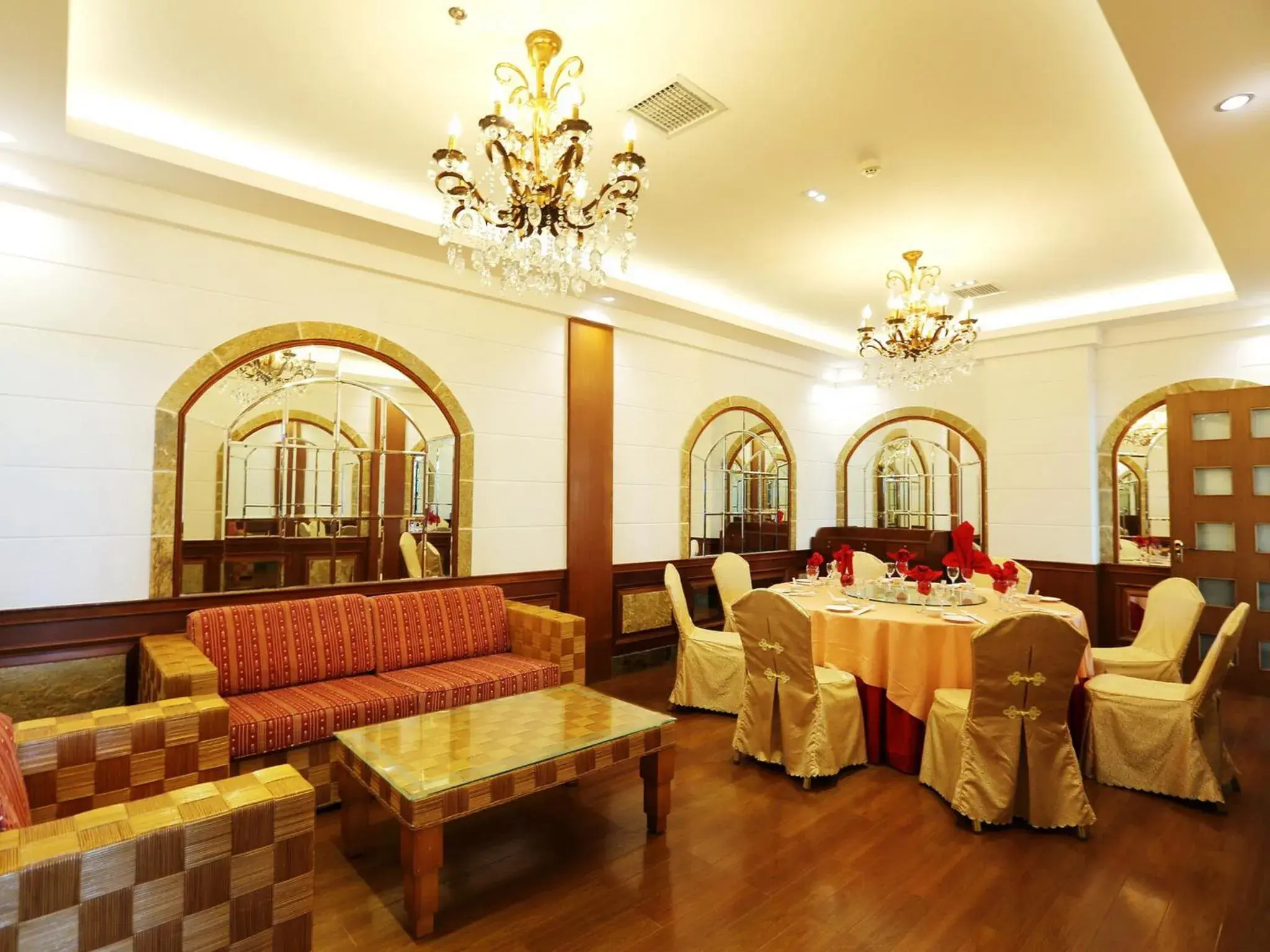 Restaurant/places to eat in Palm Beach Resort & Spa Restaurant/places to eat in Palm Beach Resort & Spa