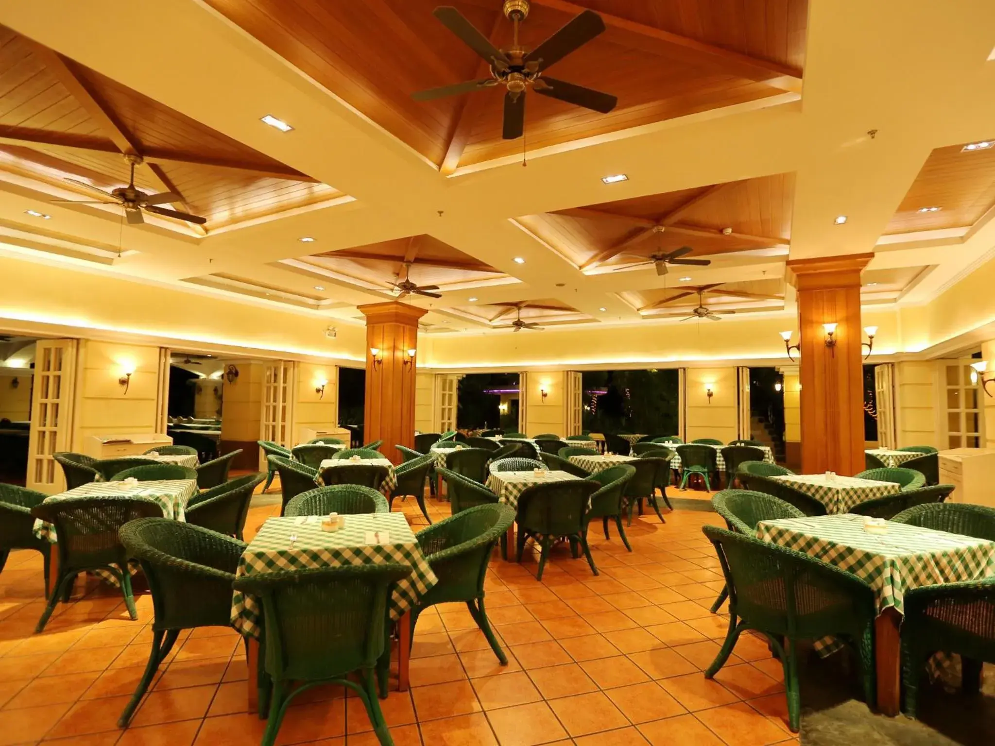 Restaurant/places to eat in Palm Beach Resort & Spa Restaurant/places to eat in Palm Beach Resort & Spa