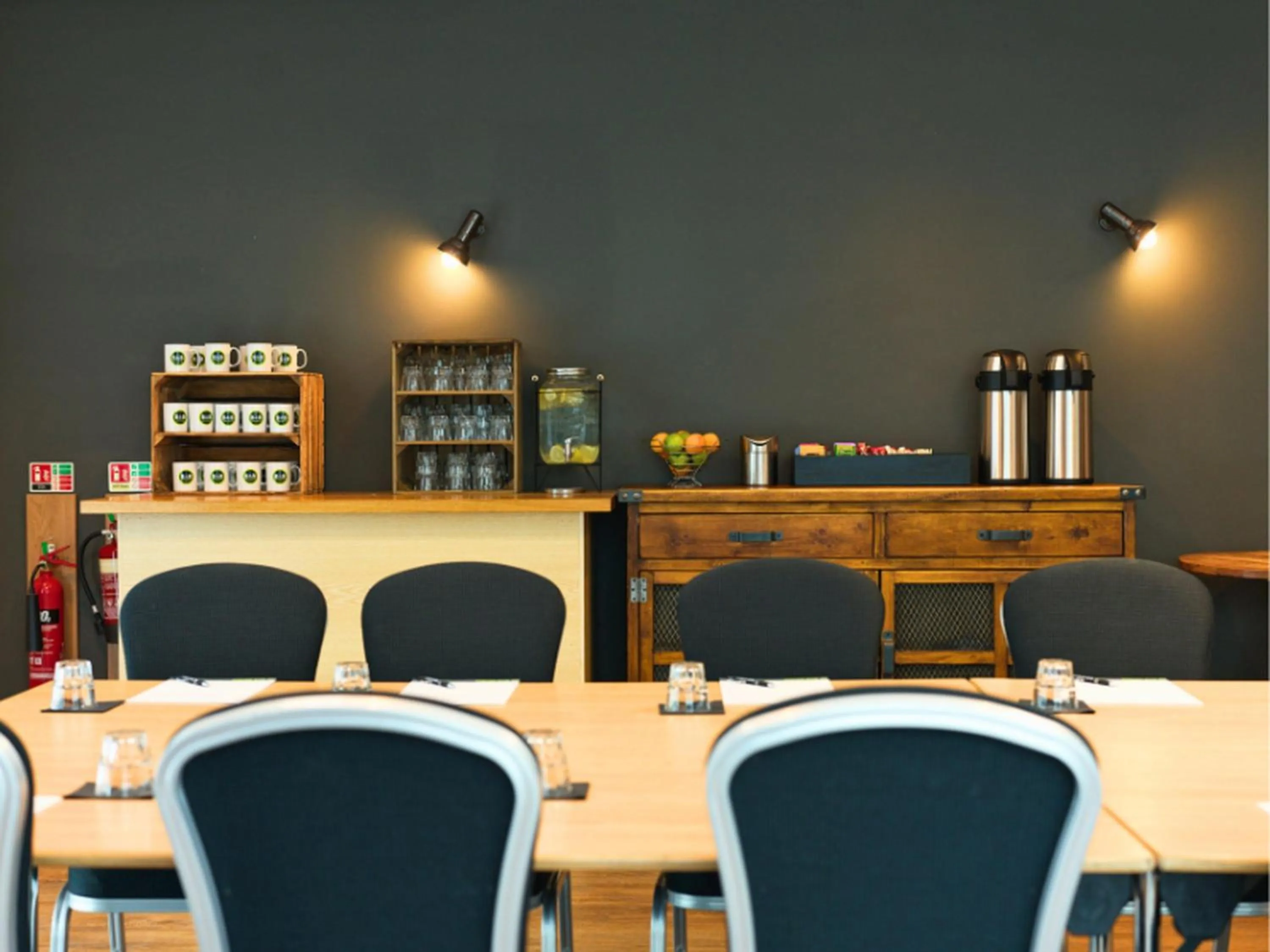 Lounge or bar in B&B HOTEL Warrington