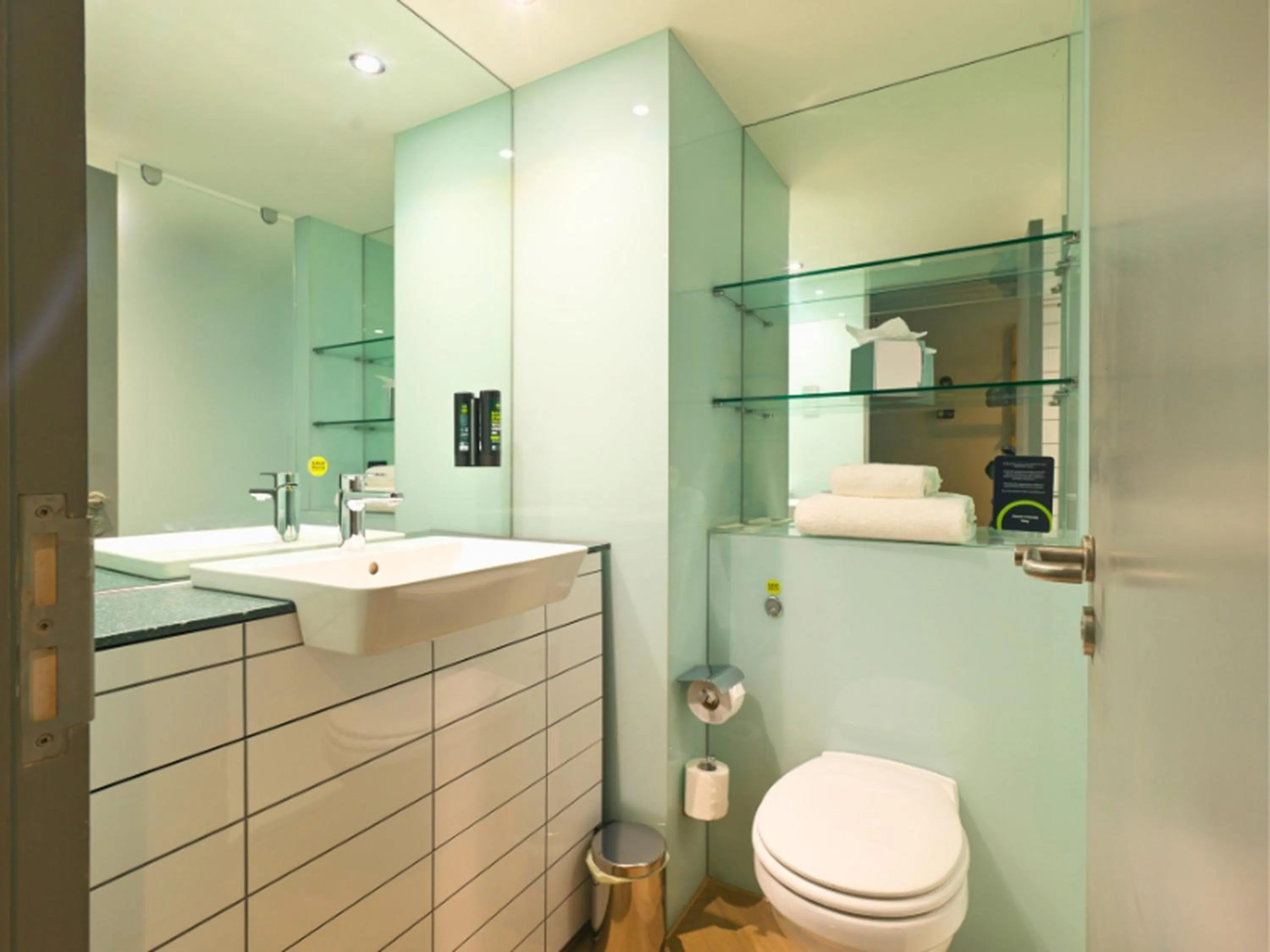 Shower in B&B HOTEL Warrington