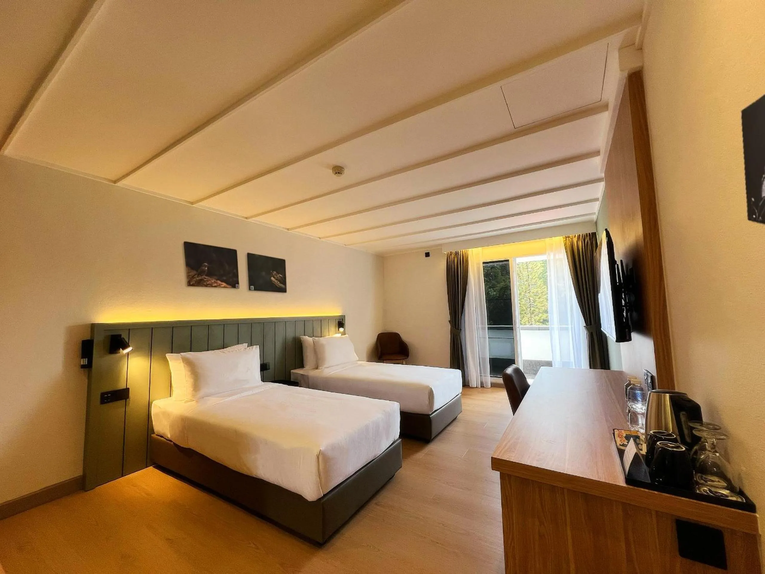 Photo of the whole room, Bed in Wyndham Garden Shahzan Fraser's Hill