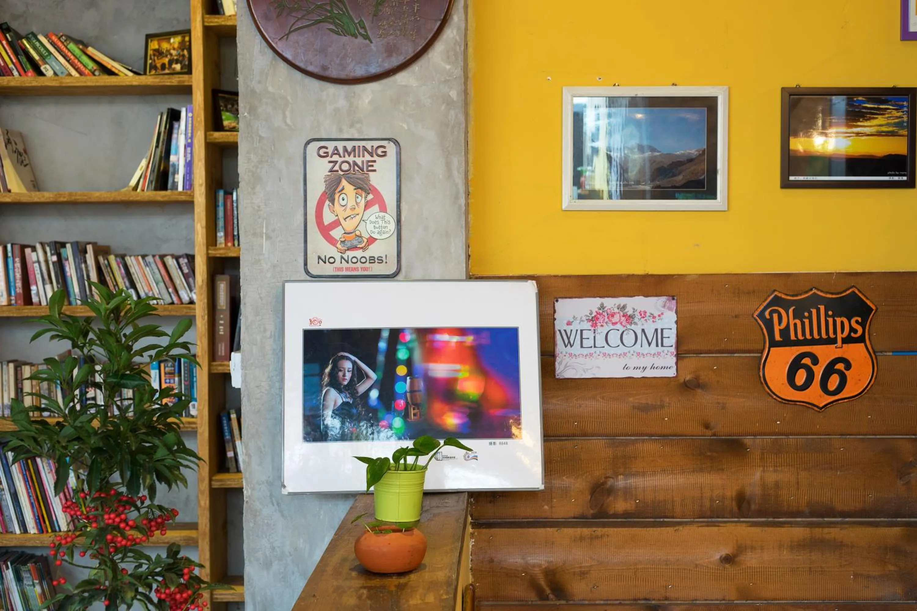 Decorative detail in Chengdu Dreams Travel International Youth Hostel