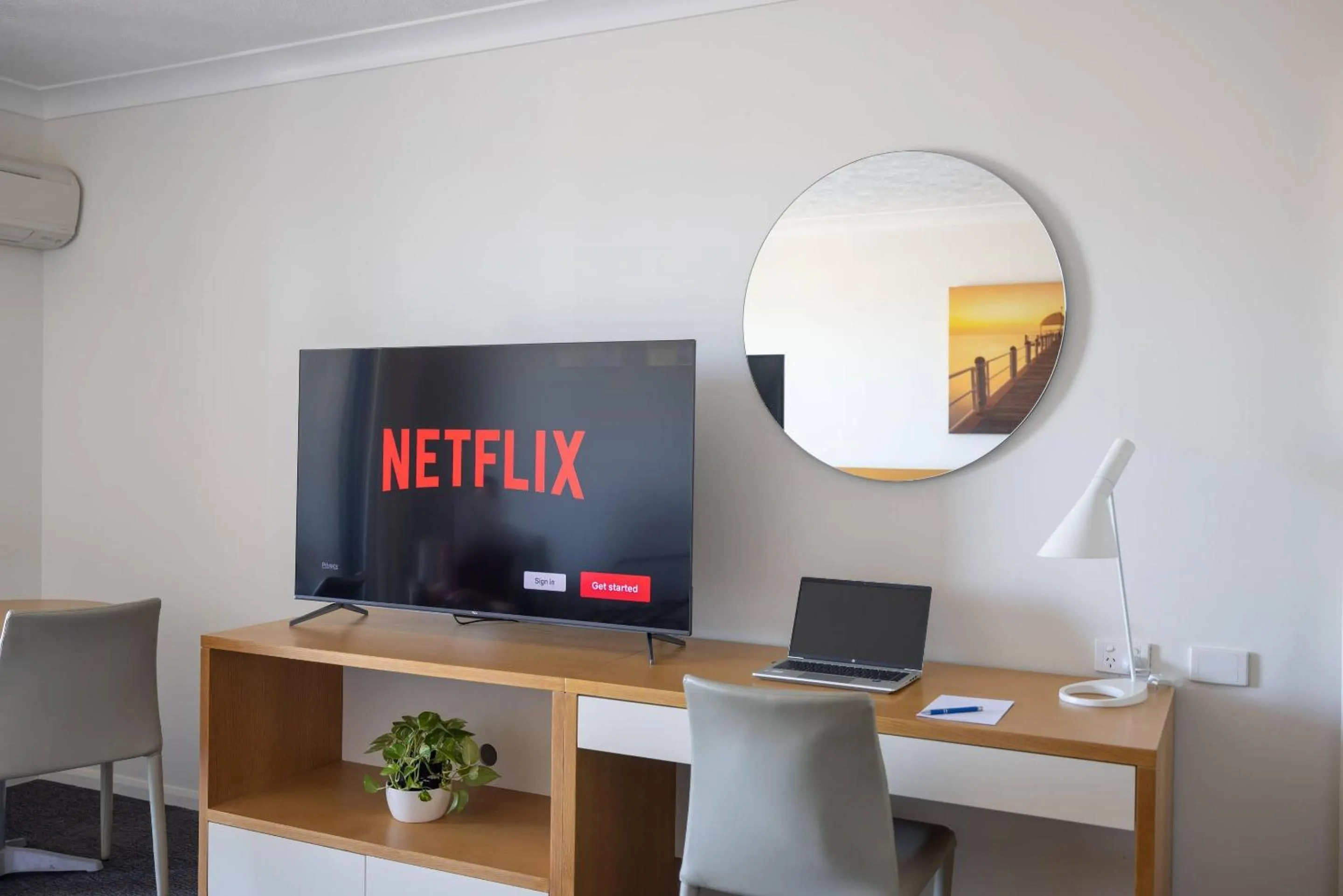 Bedroom in MainStay Suites Townsville