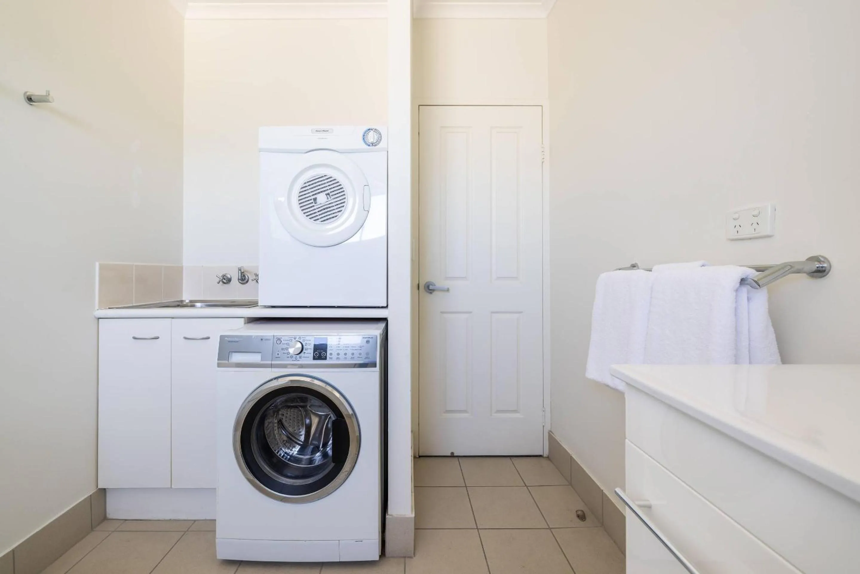 Bedroom in MainStay Suites Townsville