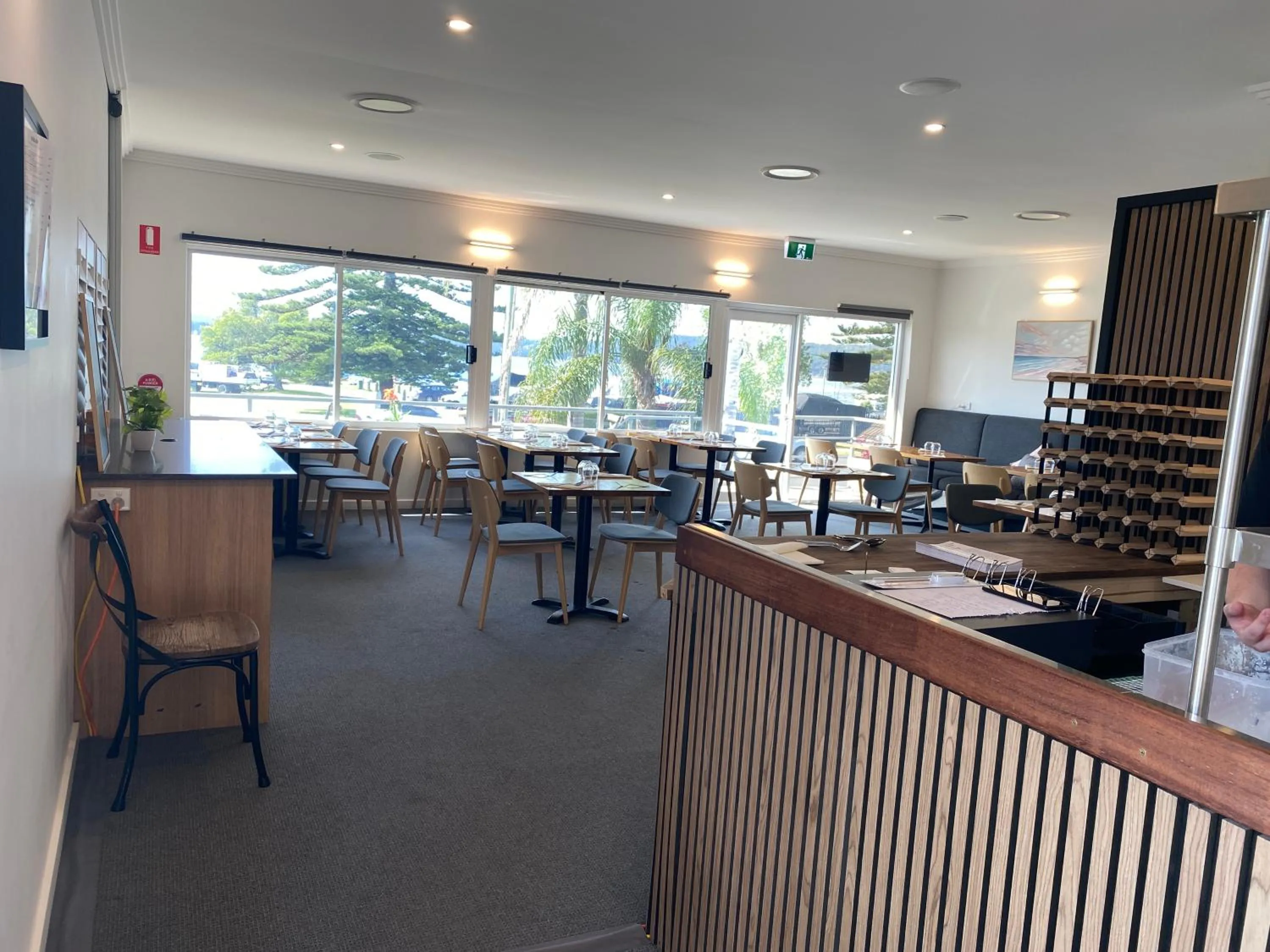 Restaurant/places to eat in Quays Hotel