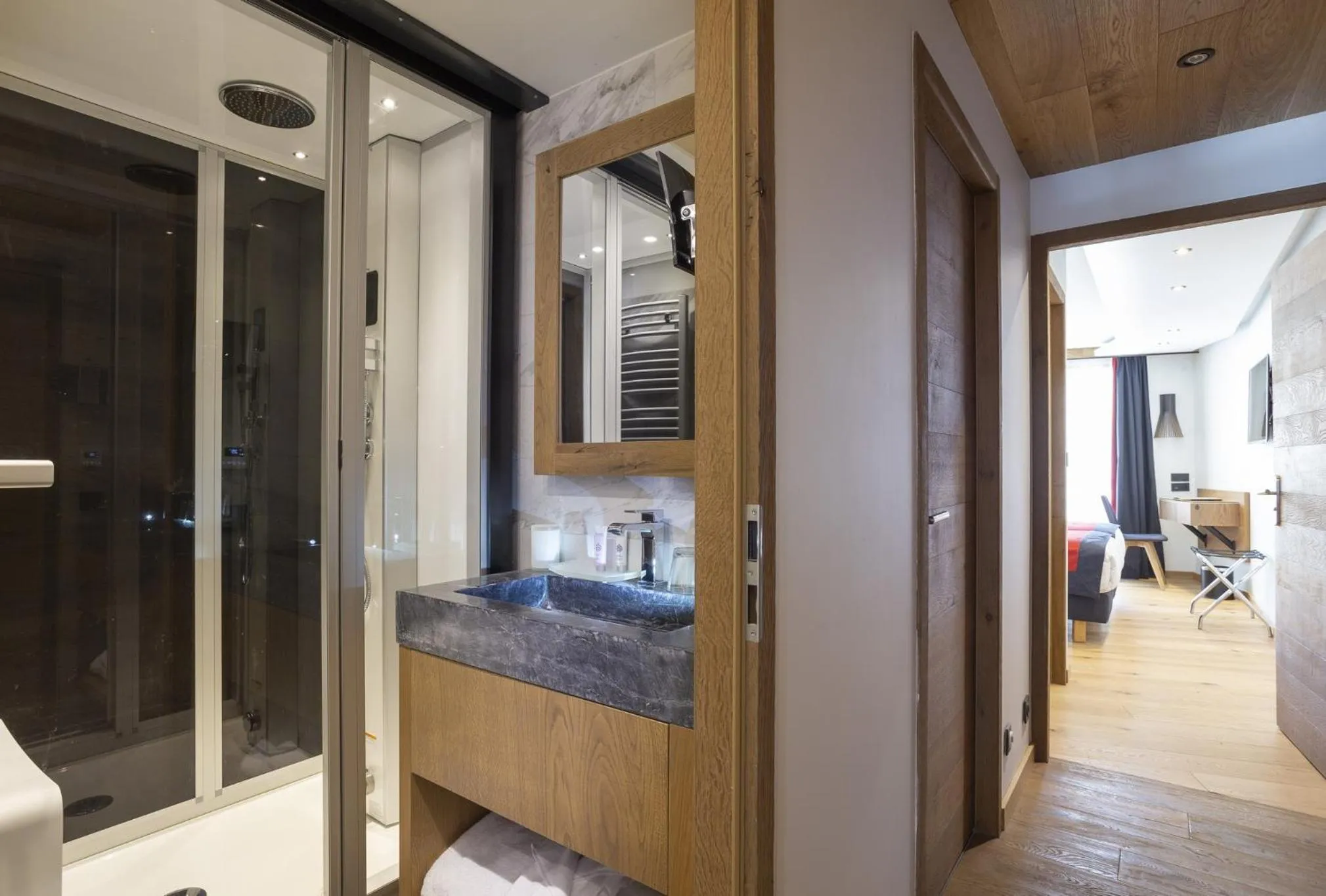 Bed in Hôtel Alparena & Spa - 4 étoiles