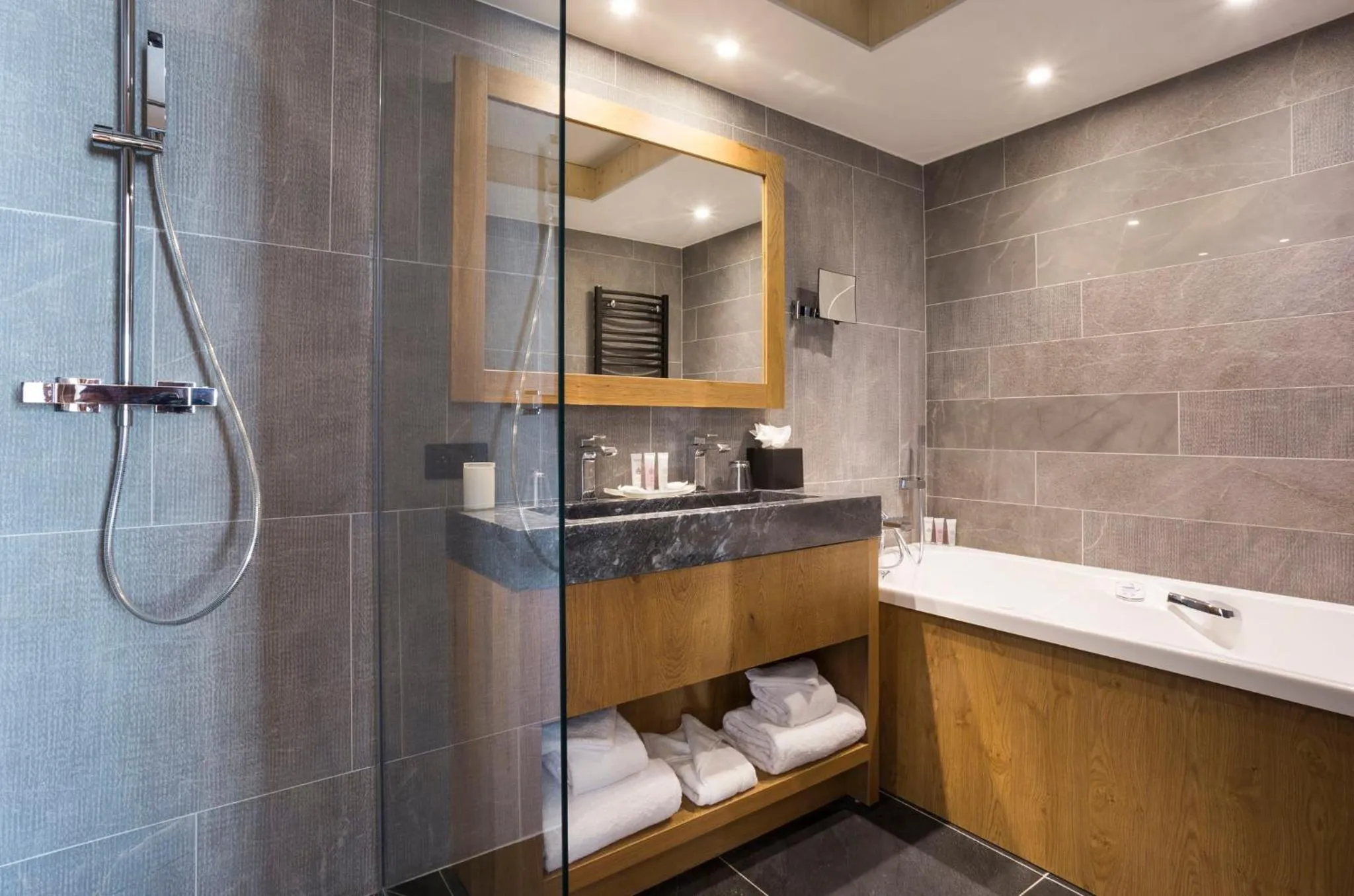 Bathroom in Hôtel Alparena & Spa - 4 étoiles