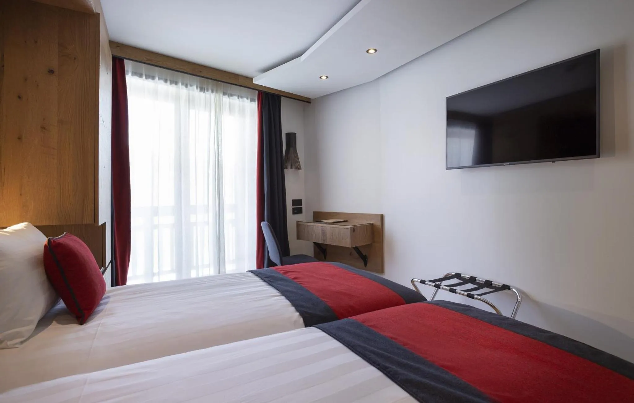 Bed in Hôtel Alparena & Spa - 4 étoiles