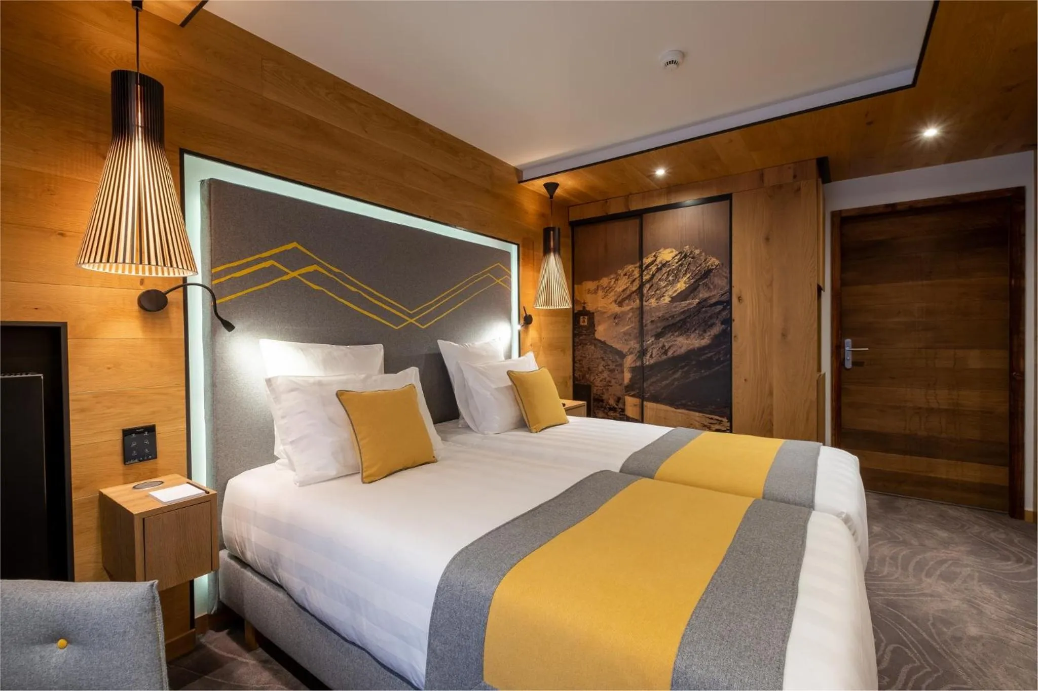 Bed in Hôtel Alparena & Spa - 4 étoiles