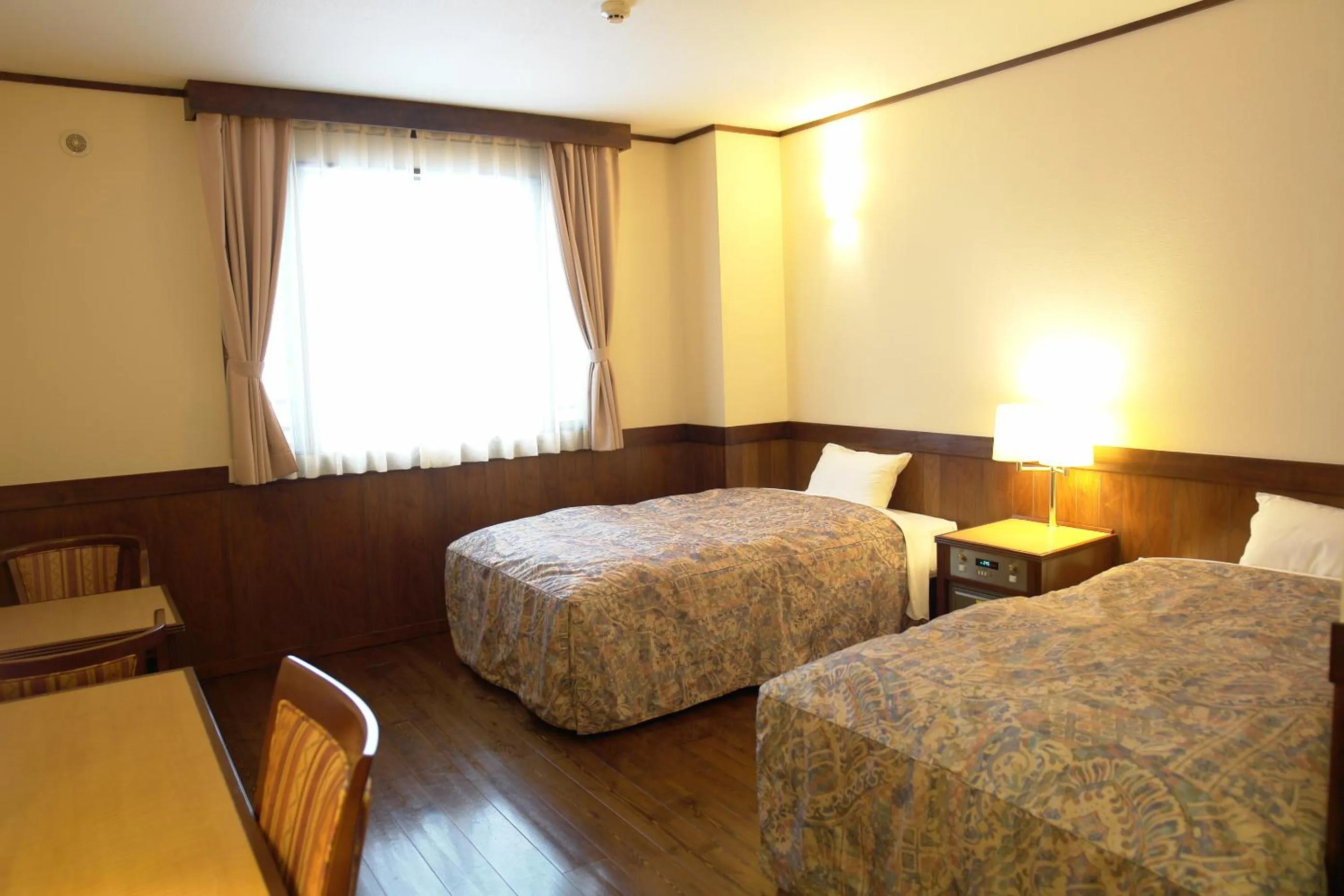 Photo of the whole room, Bed in Rakuchin