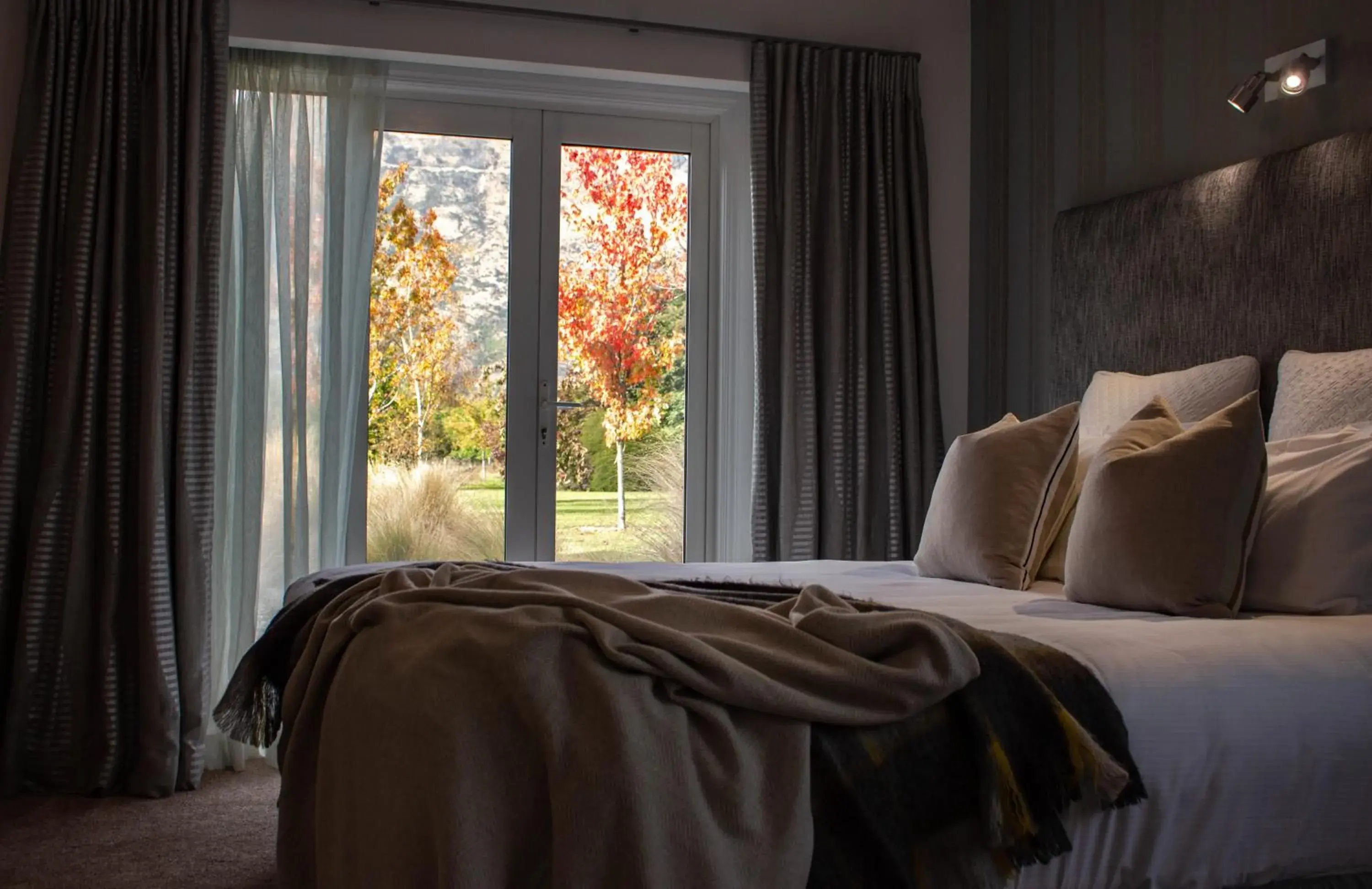 View (from property/room), Bed in Queenstown Country Lodge