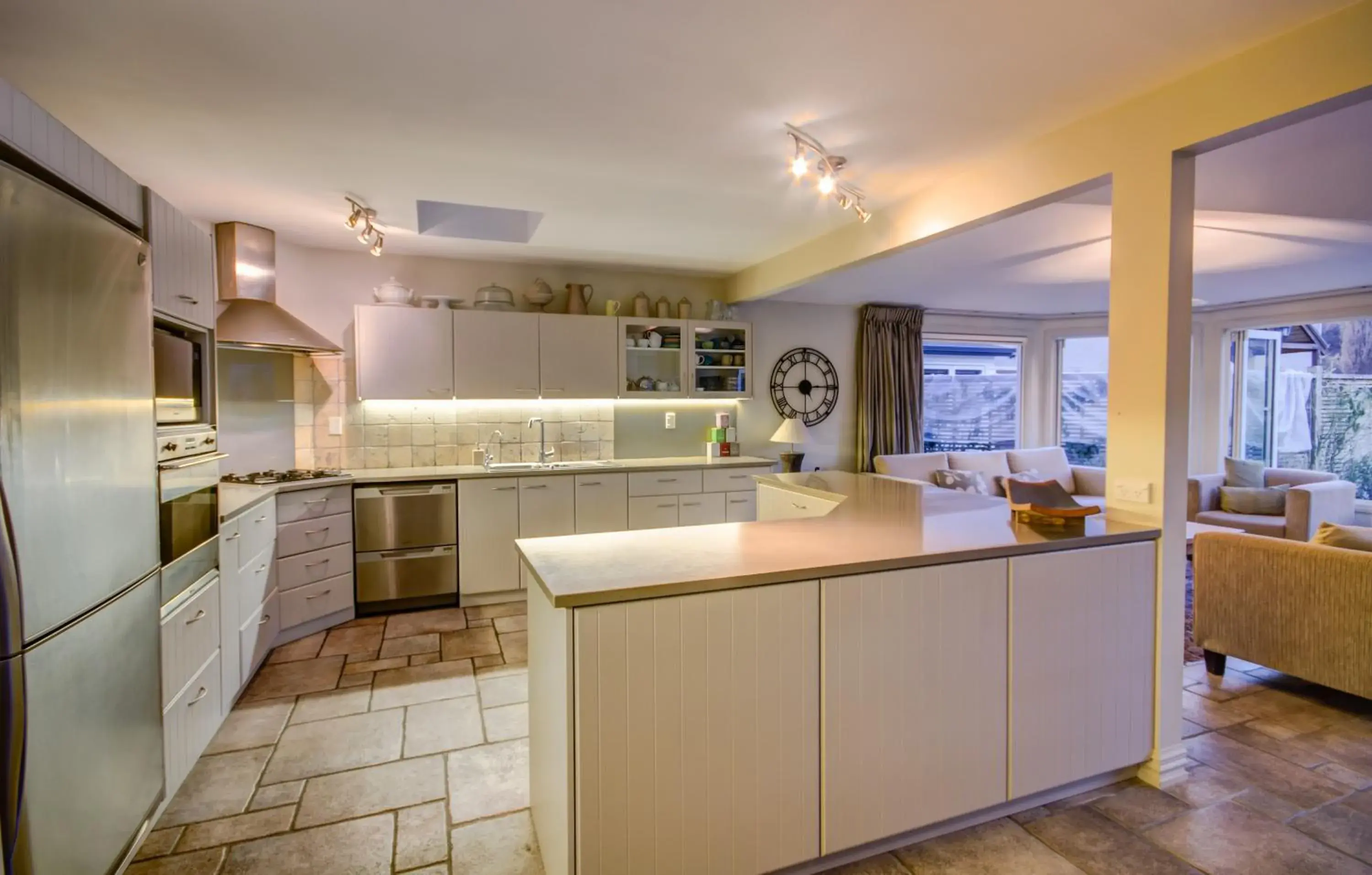 Kitchen or kitchenette, Kitchen/Kitchenette in Queenstown Country Lodge