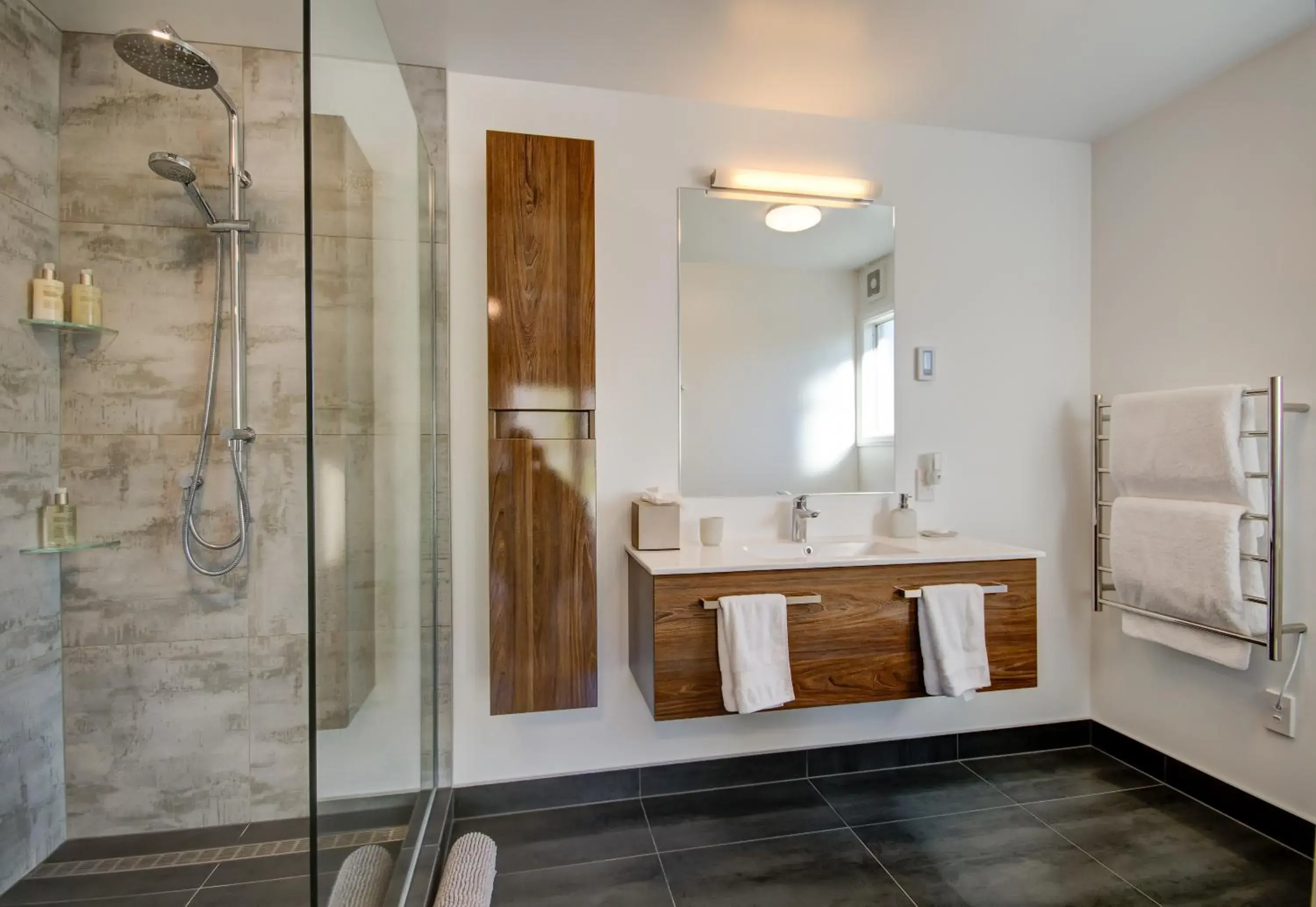 Shower, Bathroom in Queenstown Country Lodge