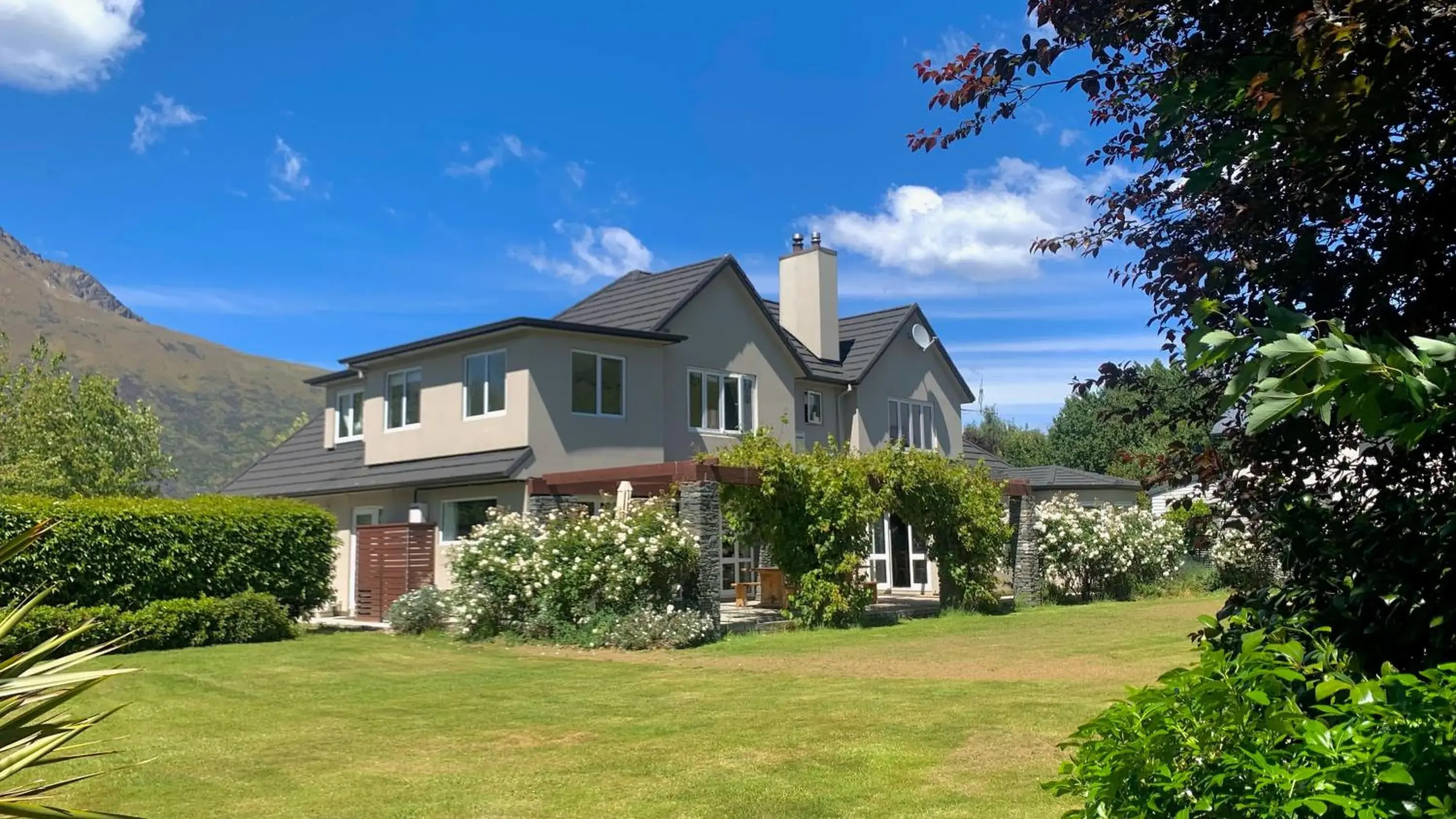 Garden, Property Building in Queenstown Country Lodge