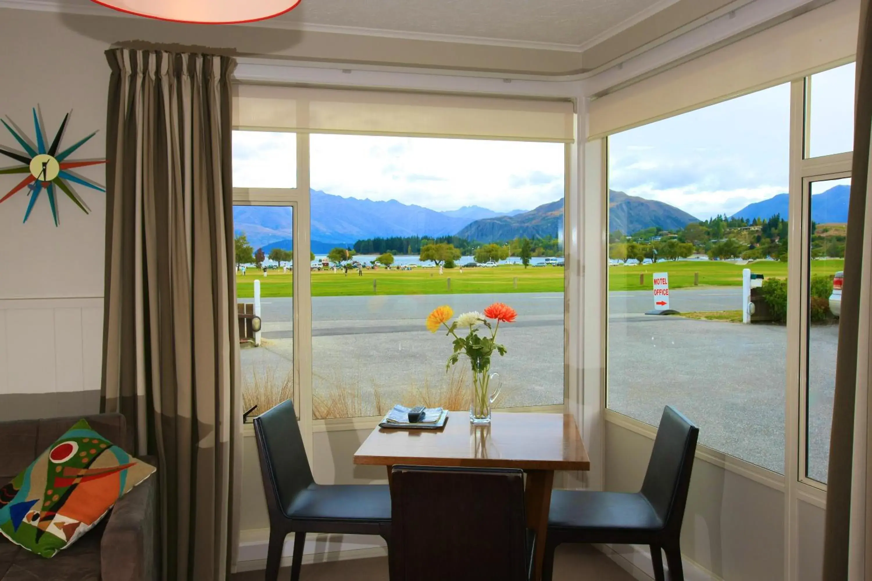 One-Bedroom Apartment with Lake View in Wanaka View Motel One-Bedroom Apartment with Lake View in Wanaka View Motel