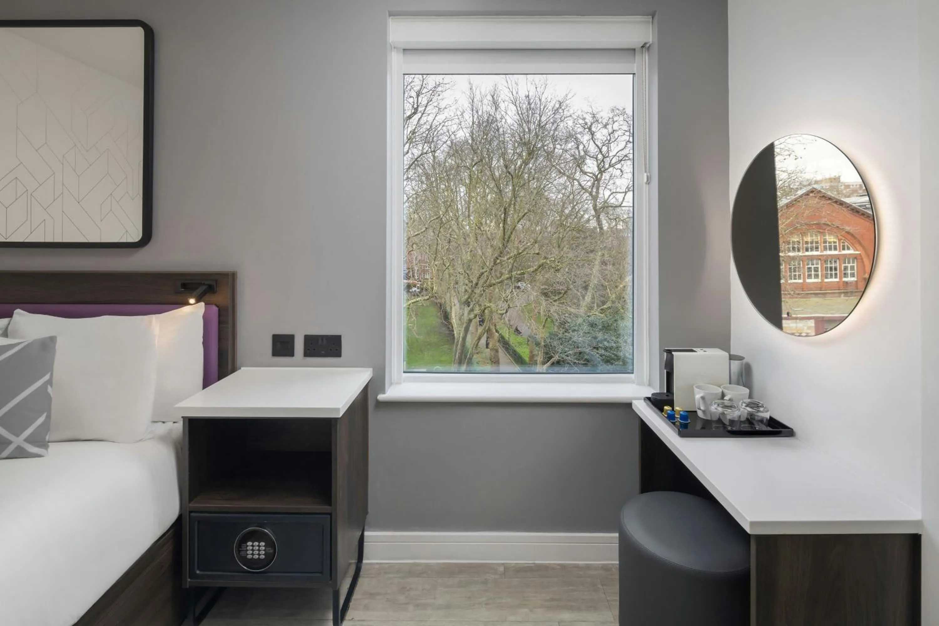 Photo of the whole room, Bed in Four Points Flex by Sheraton London Shoreditch East