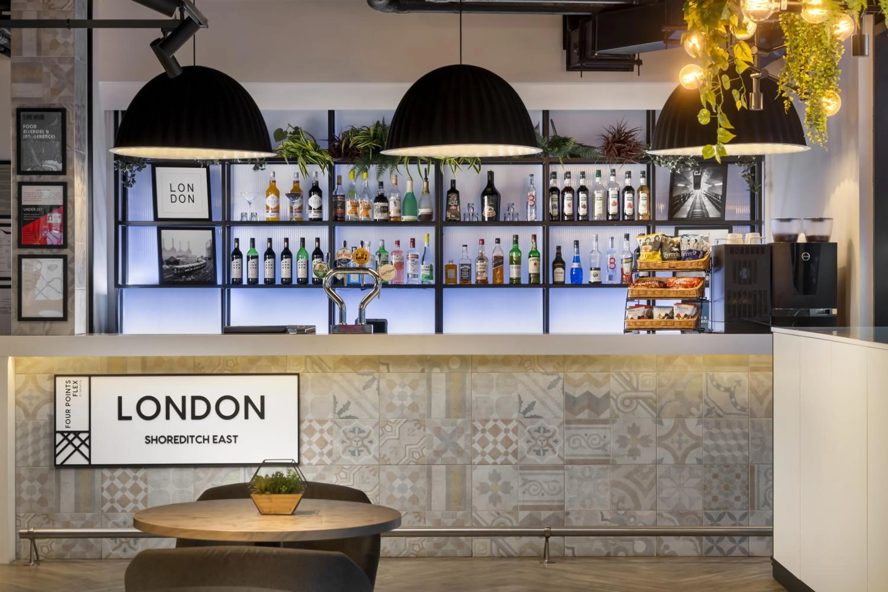 Lounge or bar in Four Points Flex by Sheraton London Shoreditch East