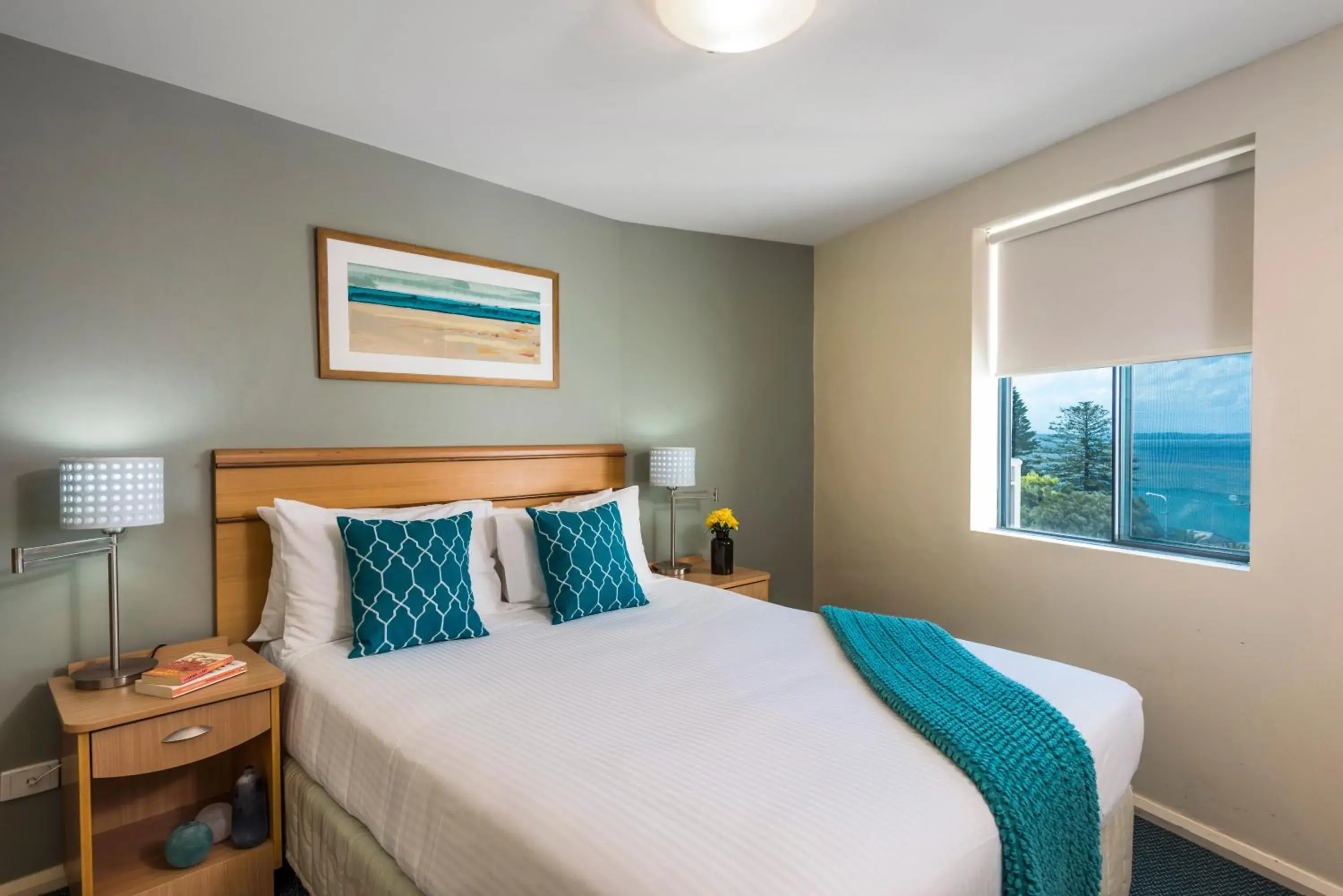 Two-Bedroom Apartment with Ocean View in Oaks The Entrance Waterfront Suites Two-Bedroom Apartment with Ocean View in Oaks The Entrance Waterfront Suites