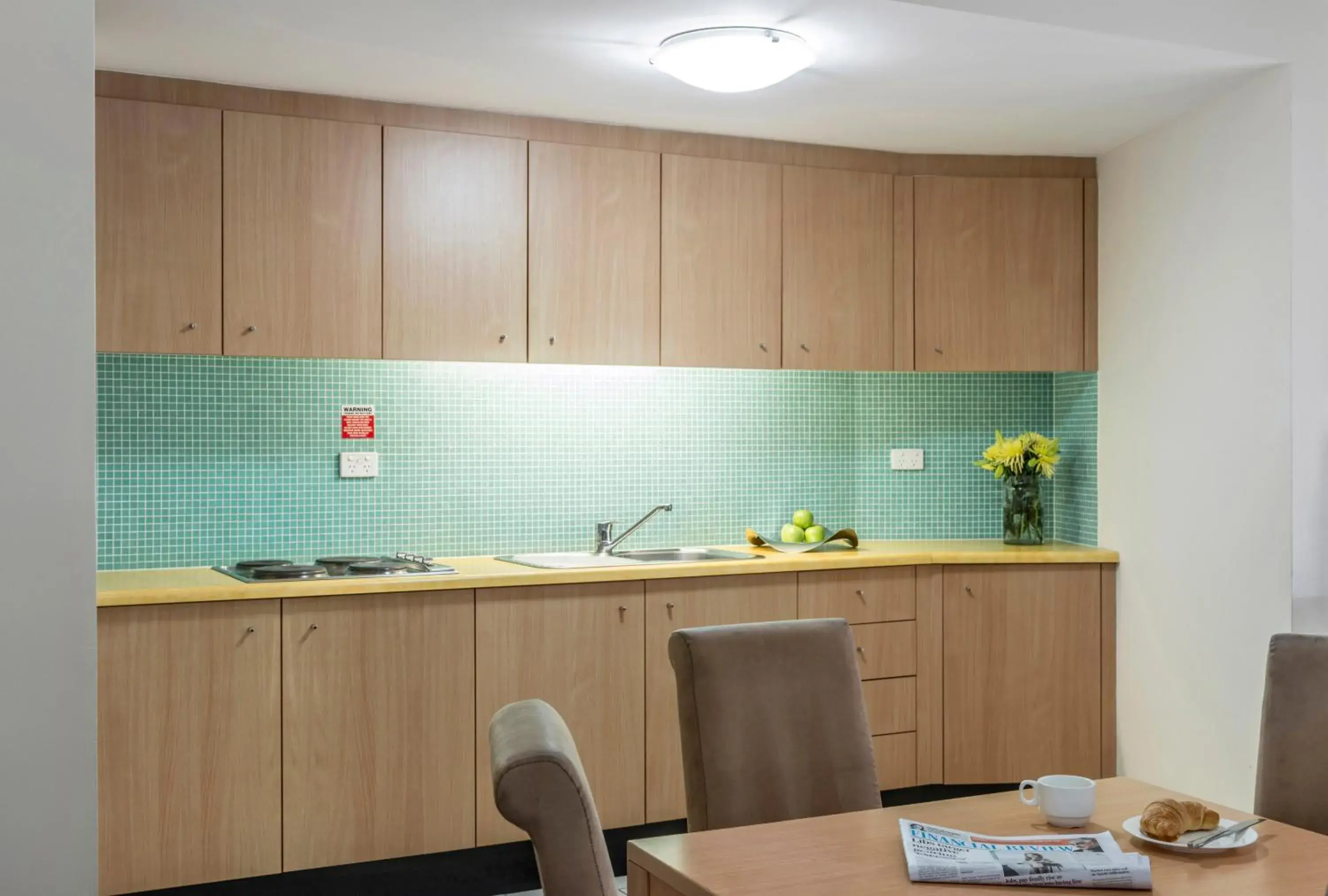 Kitchen or kitchenette in Oaks The Entrance Waterfront Suites Kitchen or kitchenette in Oaks The Entrance Waterfront Suites