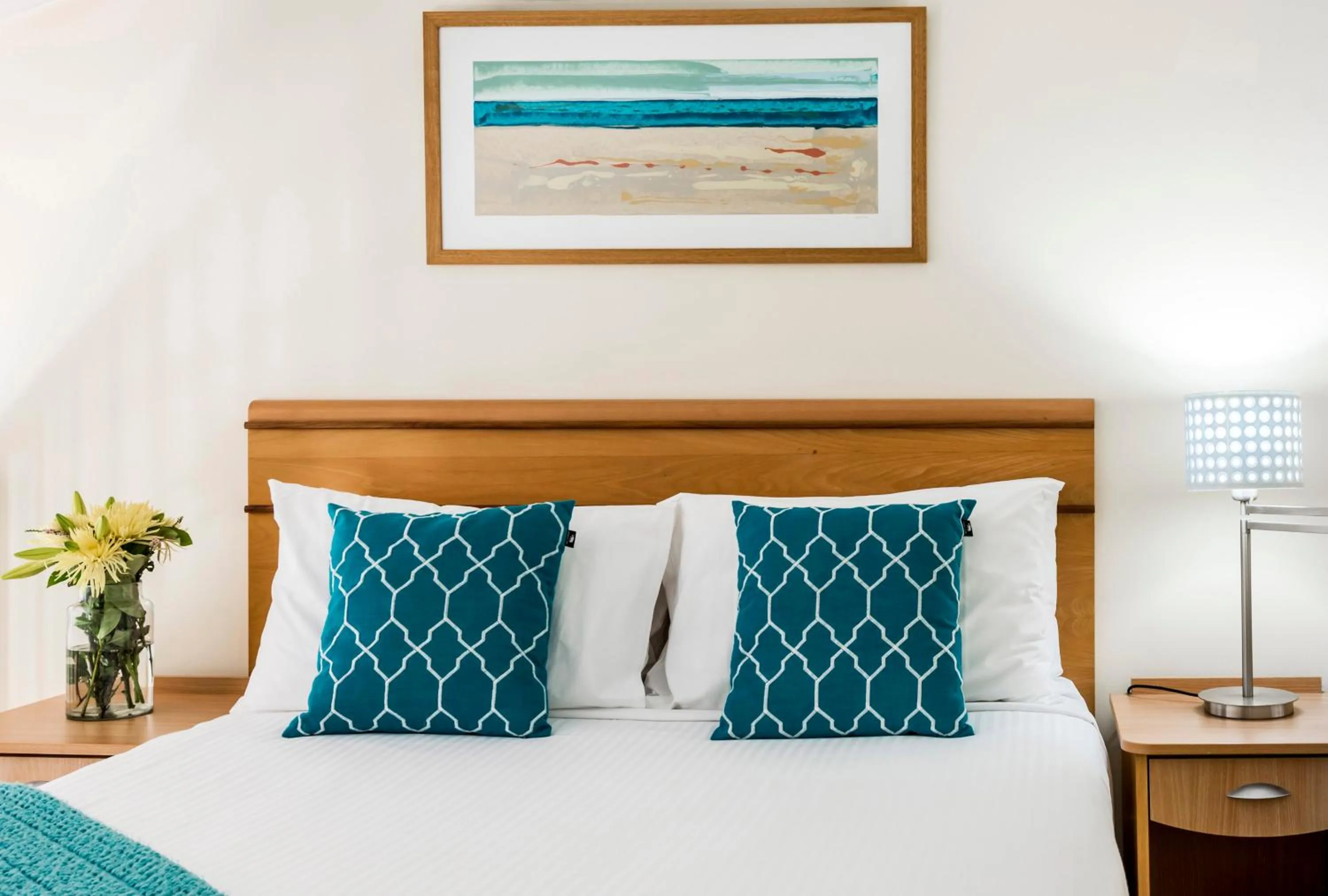 Bedroom, Bed in Oaks The Entrance Waterfront Suites