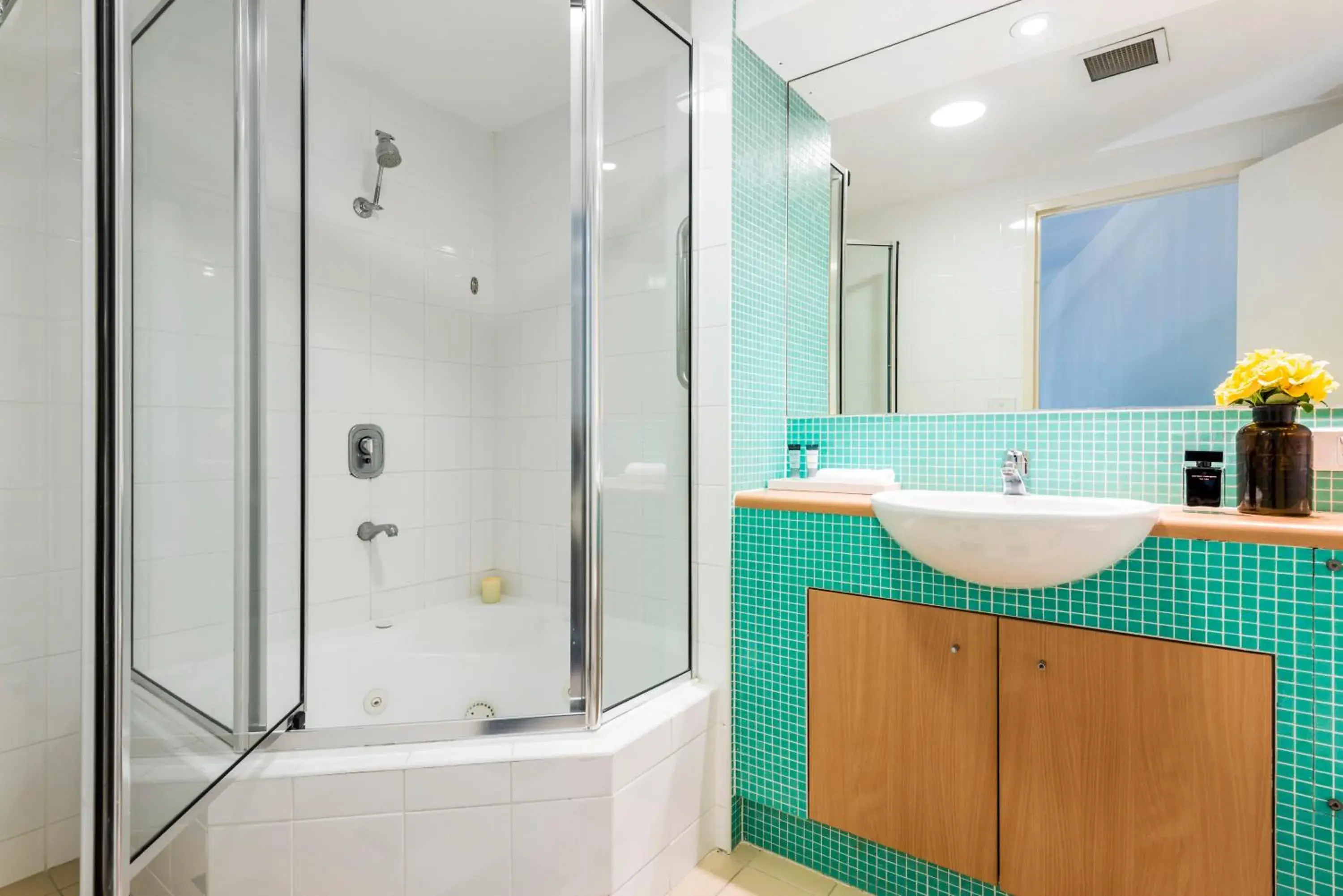 Bathroom in Oaks The Entrance Waterfront Suites Bathroom in Oaks The Entrance Waterfront Suites