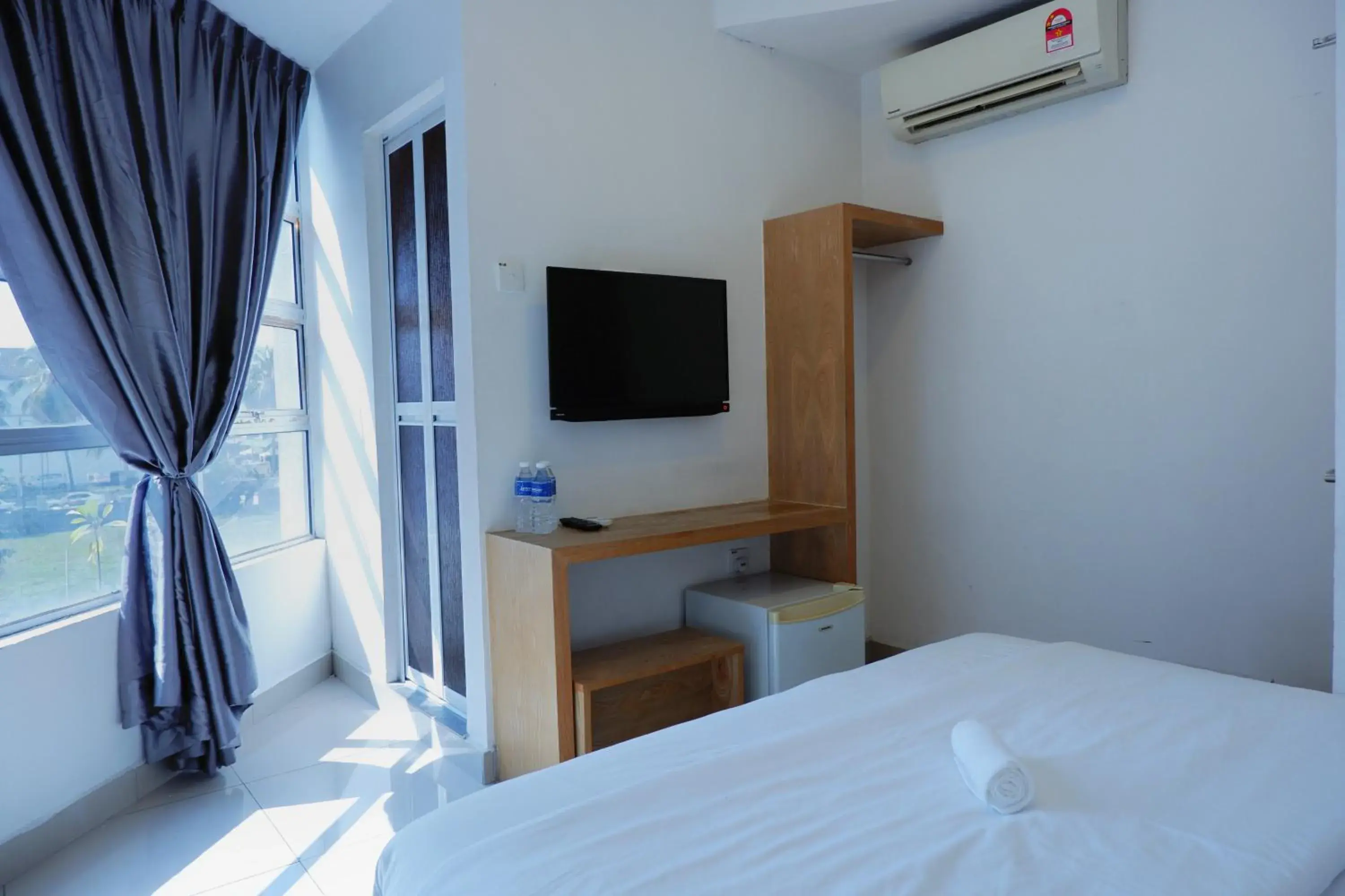 Photo of the whole room, Bed in Iris Hotel Photo of the whole room, Bed in Iris Hotel