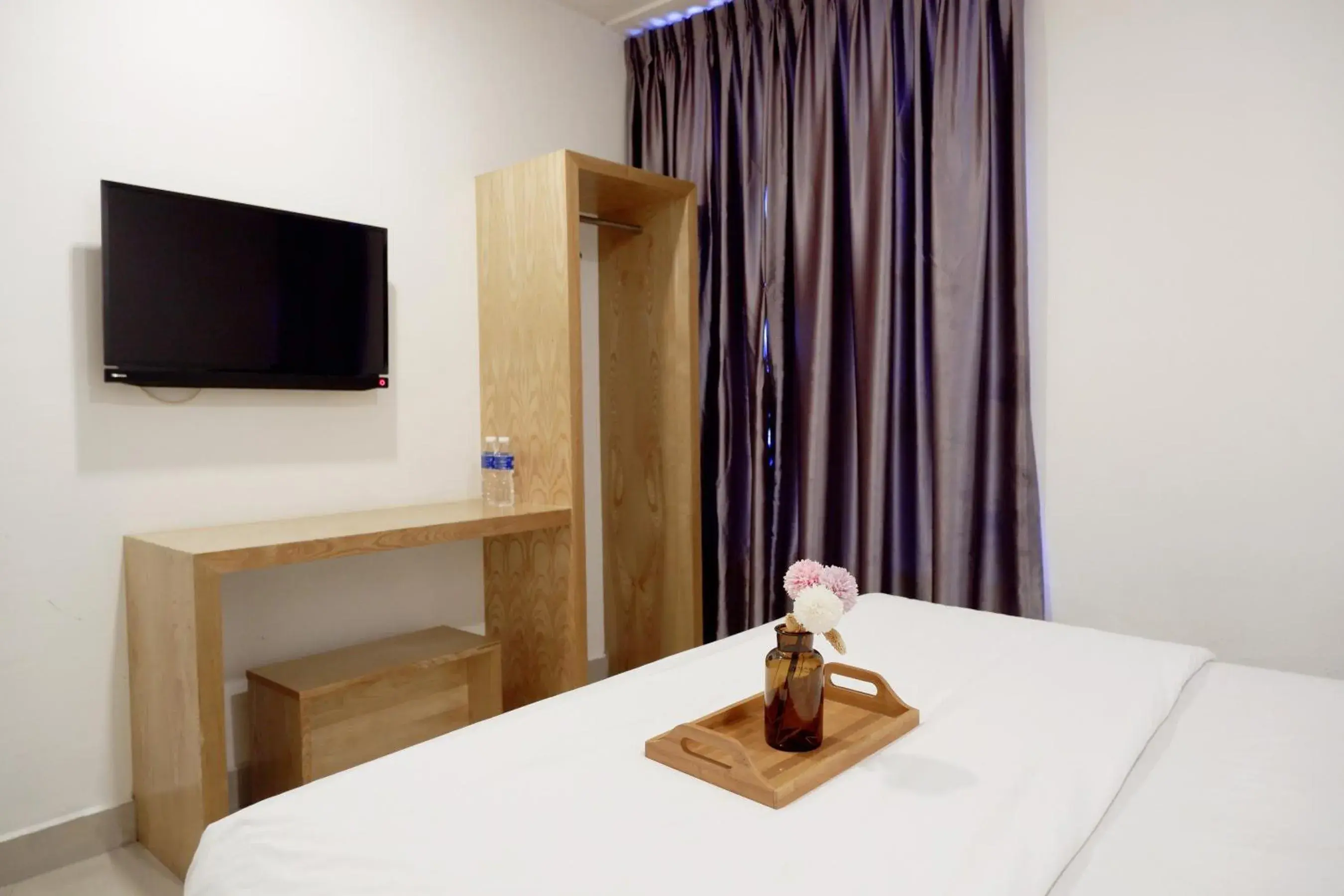 Photo of the whole room, Bed in Iris Hotel Photo of the whole room, Bed in Iris Hotel