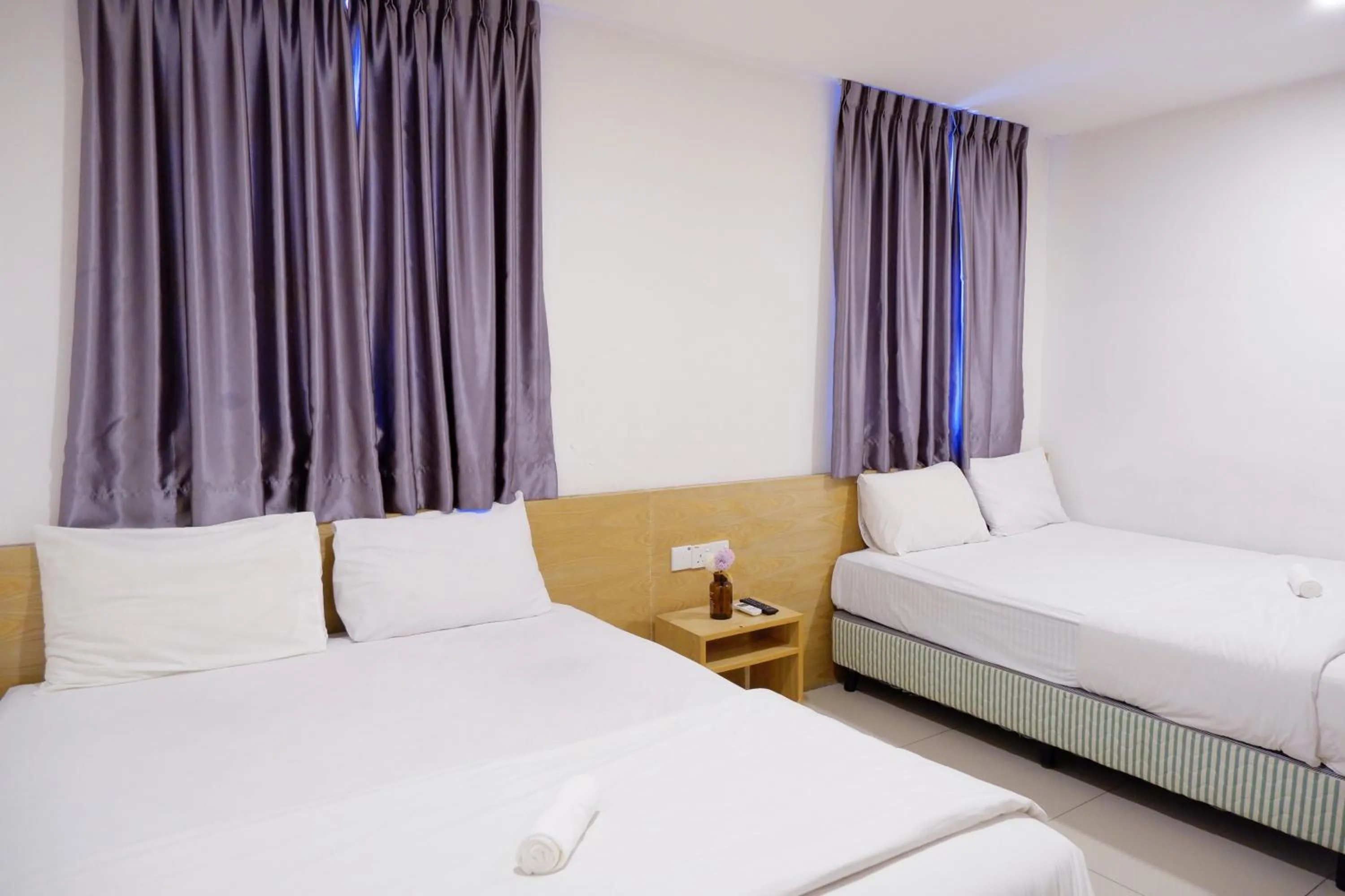 Bedroom, Bed in Iris Hotel