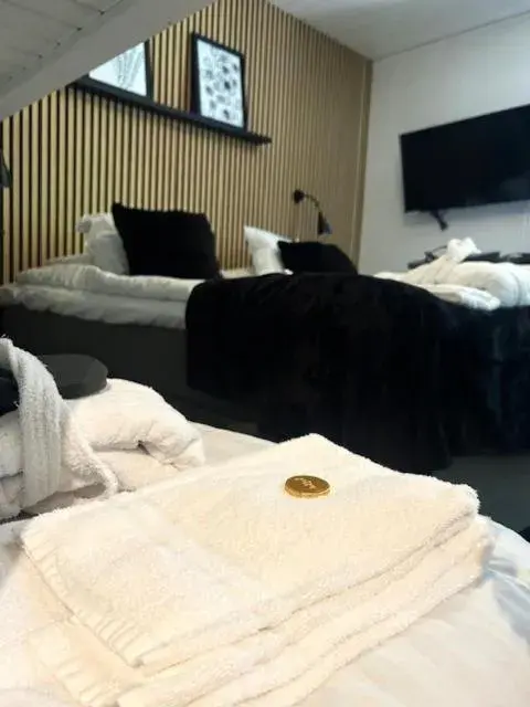 Quadruple Room with Shared Bathroom in STF Korrö Gårdshotell - B&B Quadruple Room with Shared Bathroom in STF Korrö Gårdshotell - B&B