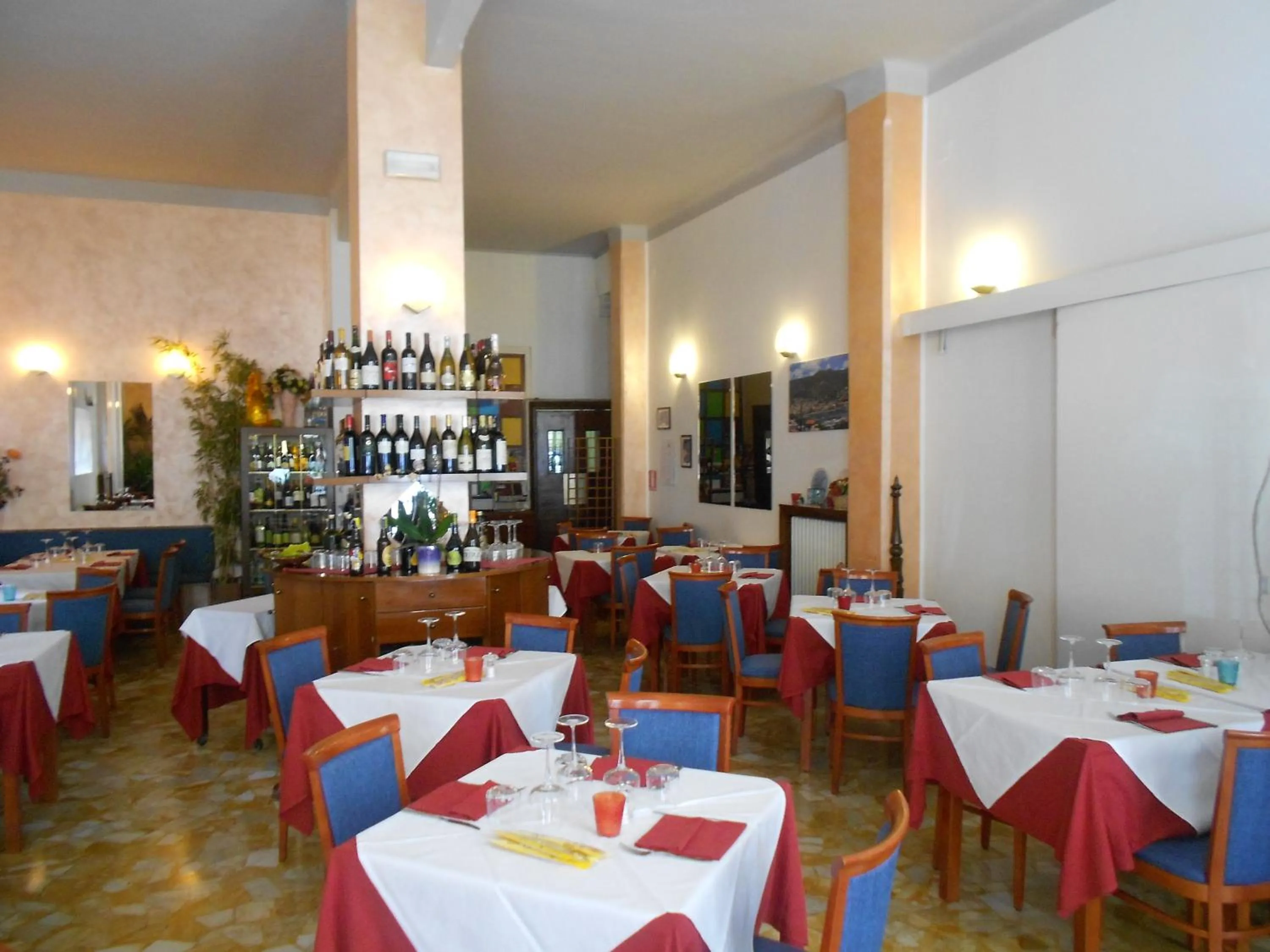 Restaurant/places to eat in Albergo La Vela
