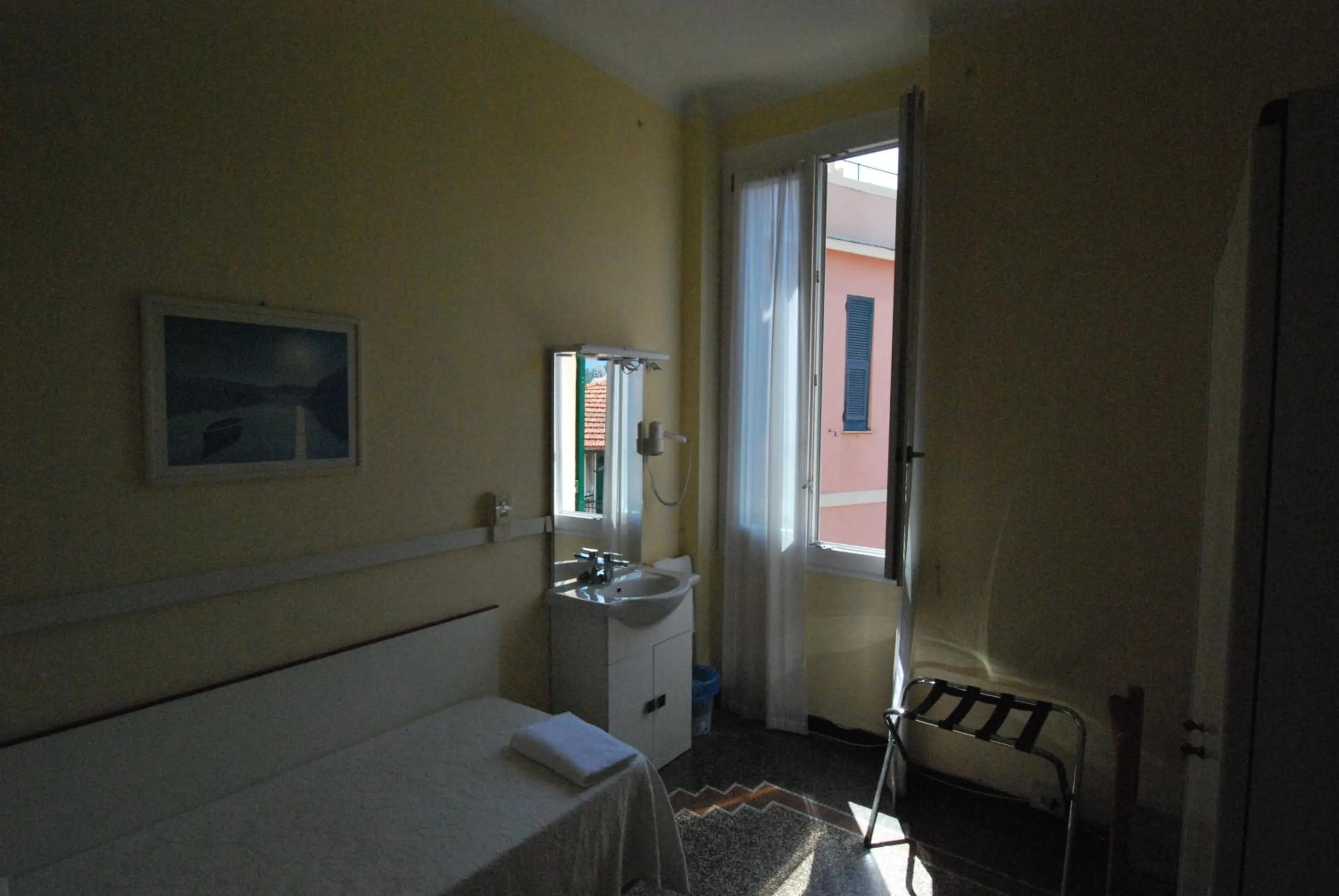 Day, Bed in Albergo La Vela