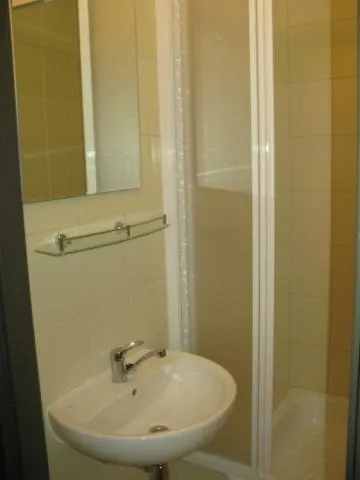 Bathroom in Uninova Hostel