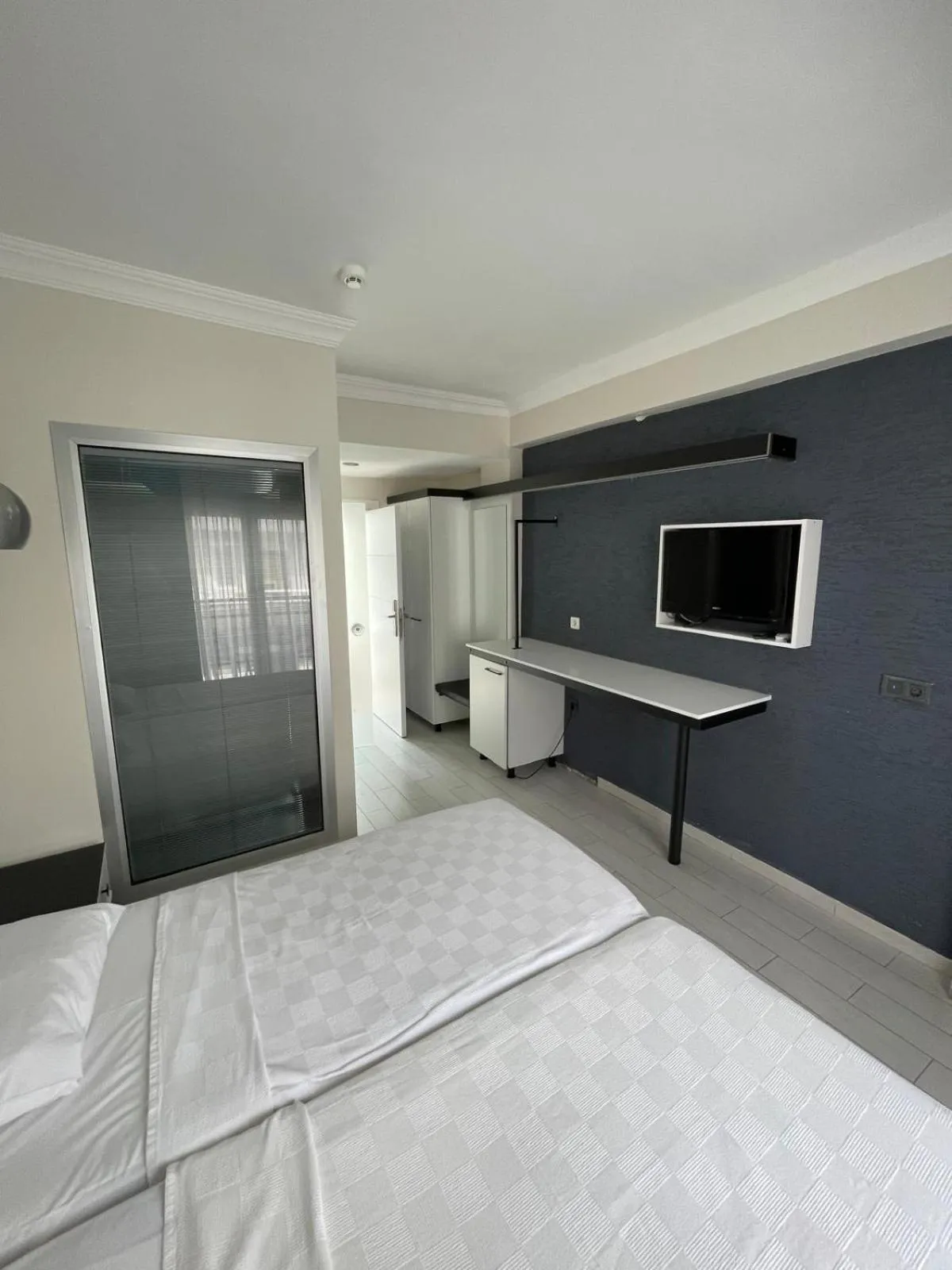 Communal lounge/ TV room, Bed in Cle Beach Boutique Hotel