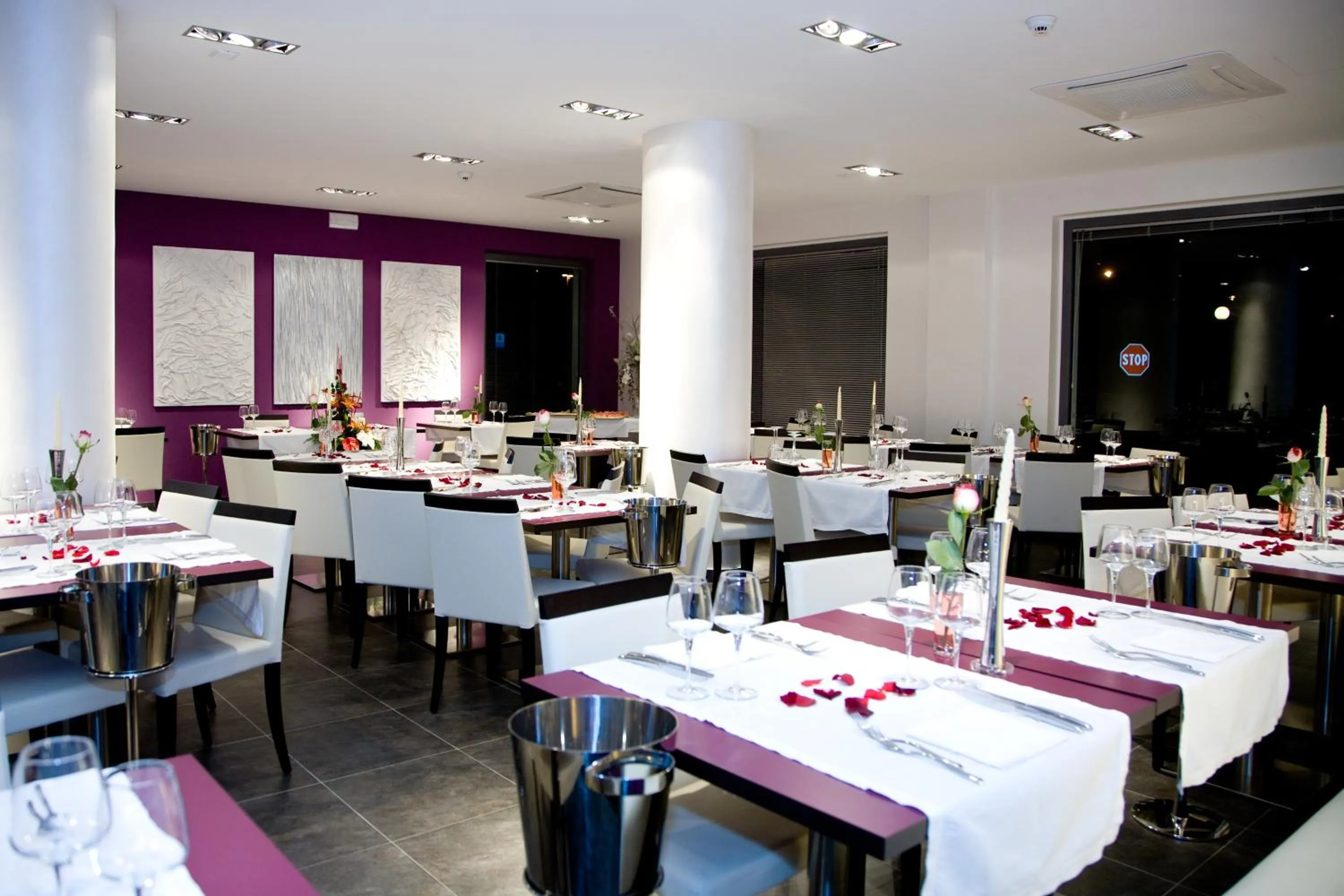 Restaurant/places to eat in Hotel Napoleon