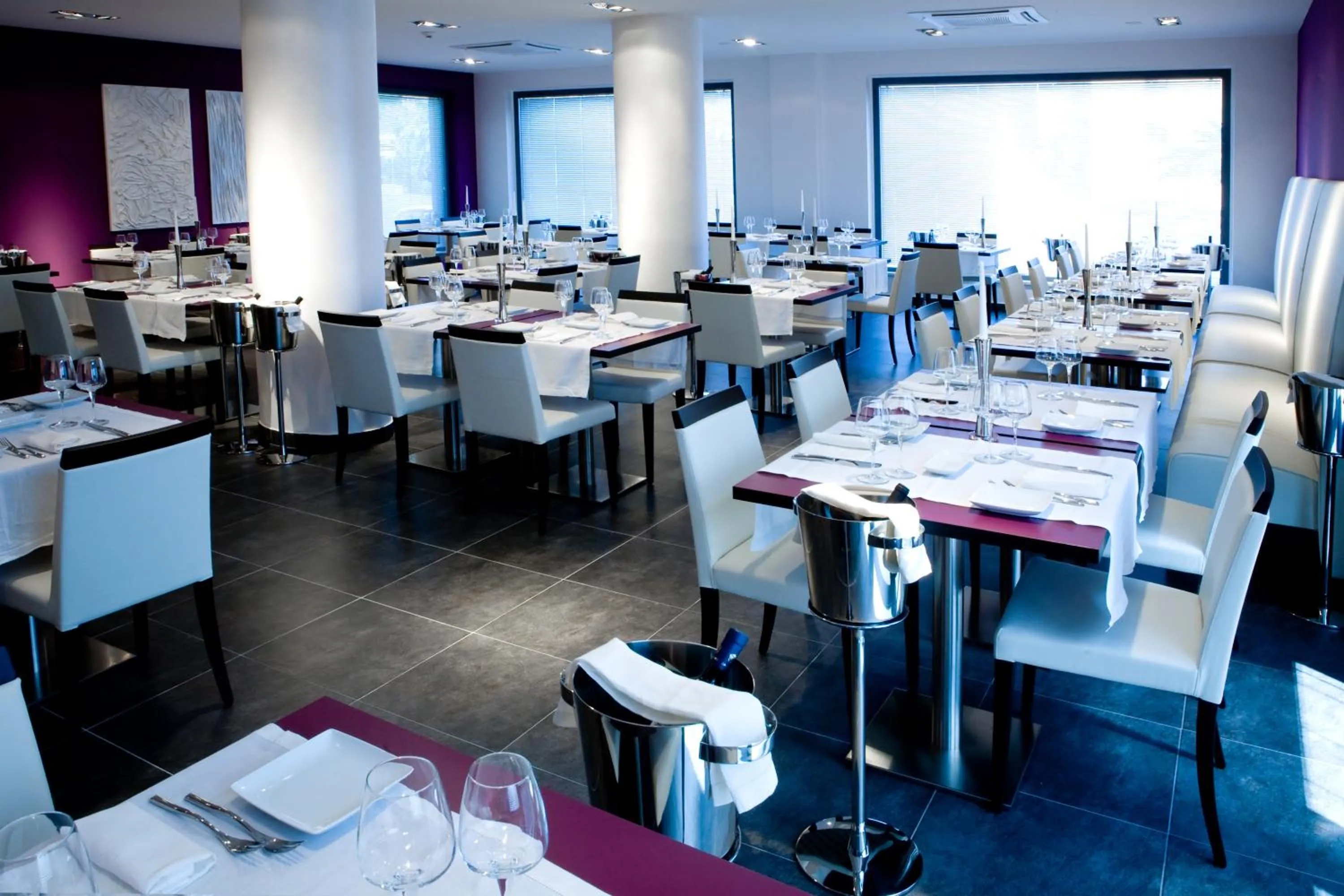 Restaurant/places to eat in Hotel Napoleon