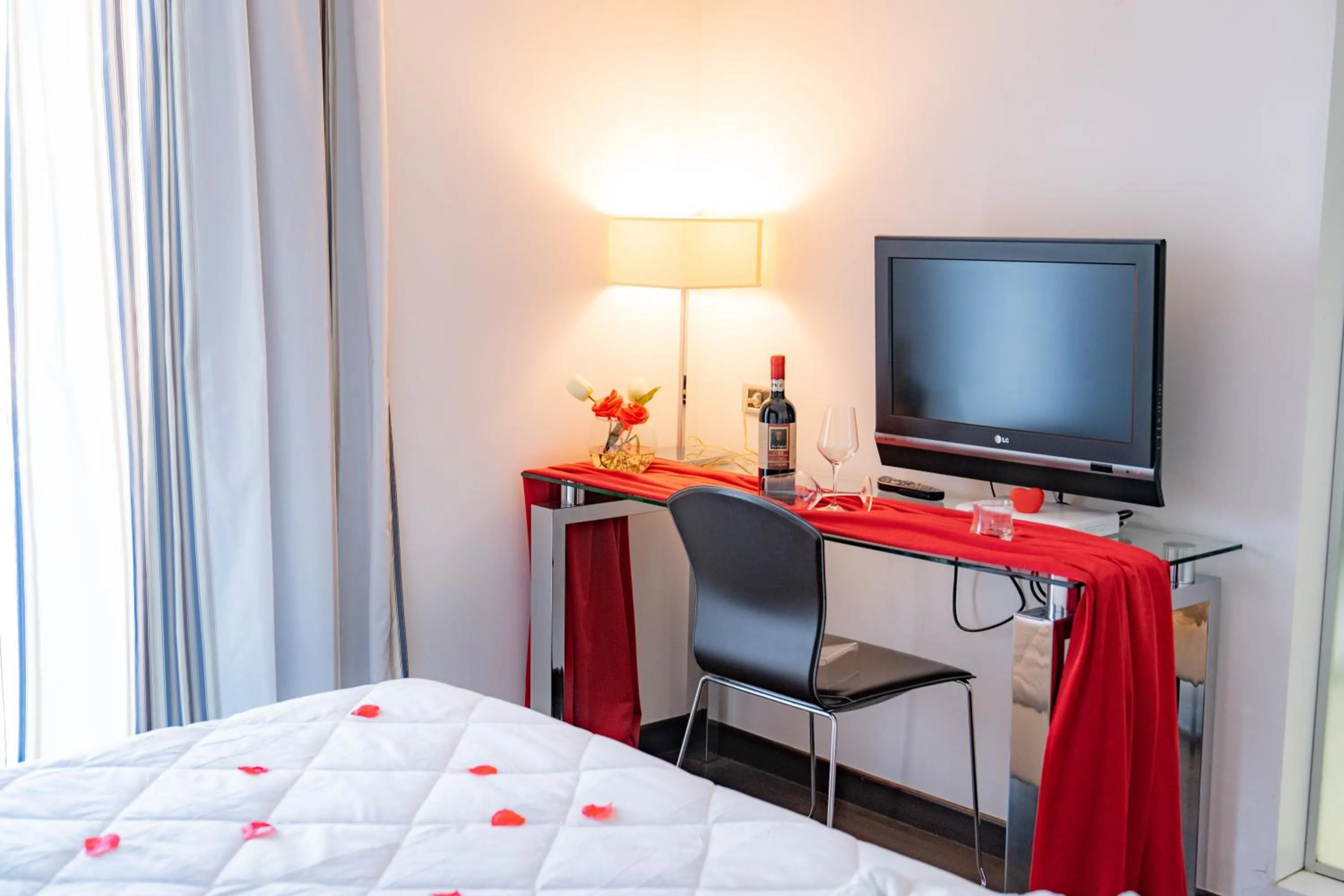 Bedroom, Bed in Hotel Napoleon