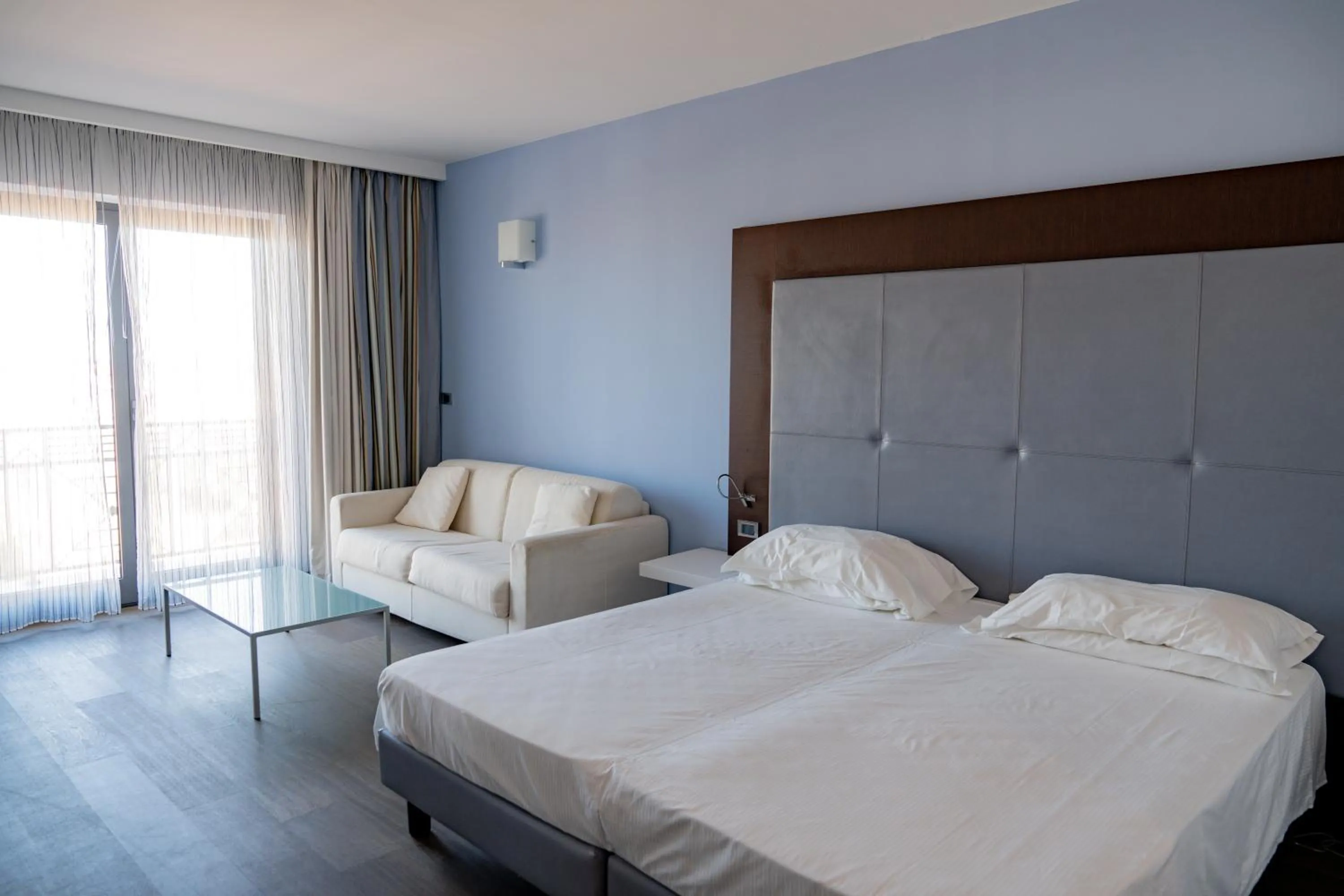 Bedroom, Bed in Hotel Napoleon