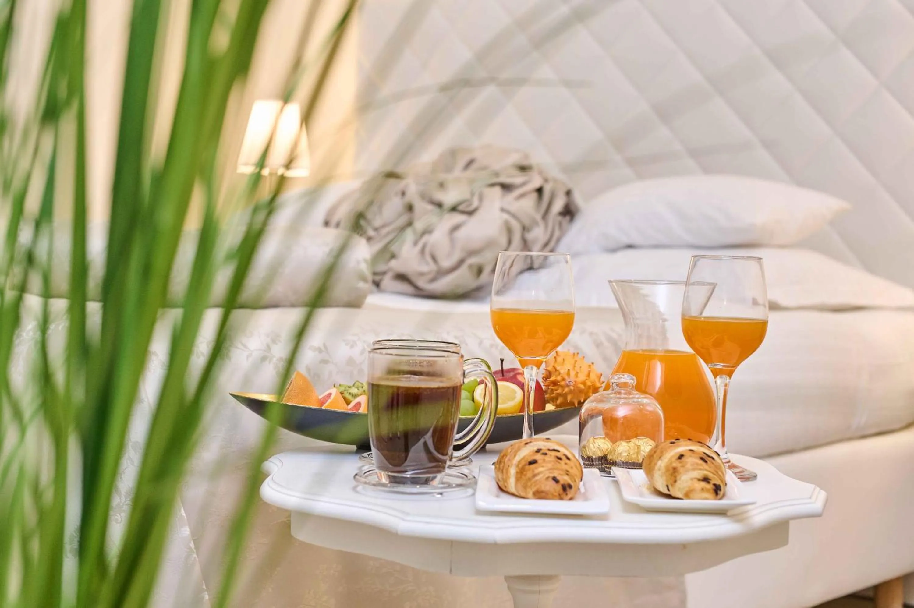 Food and drinks in Best location Rooms