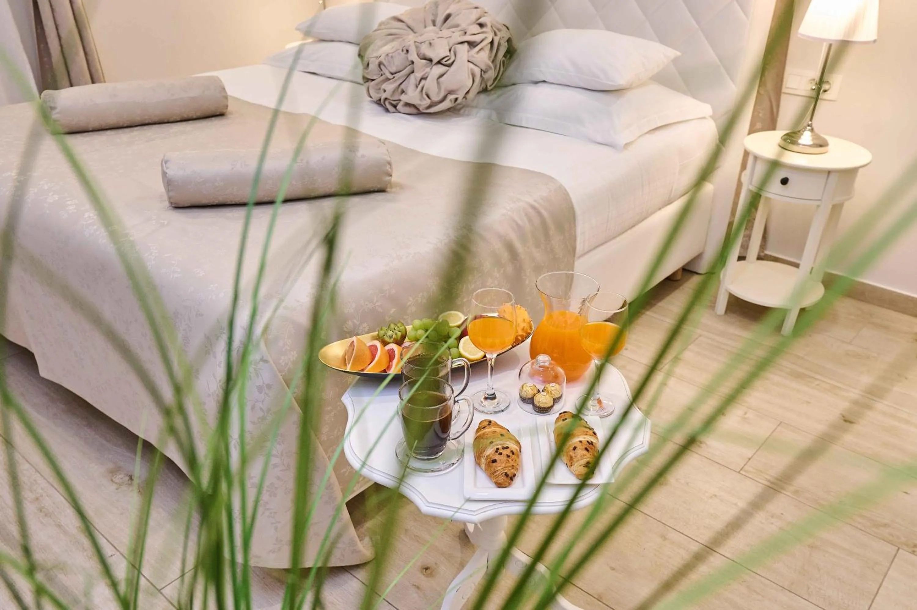 Bed in Best location Rooms