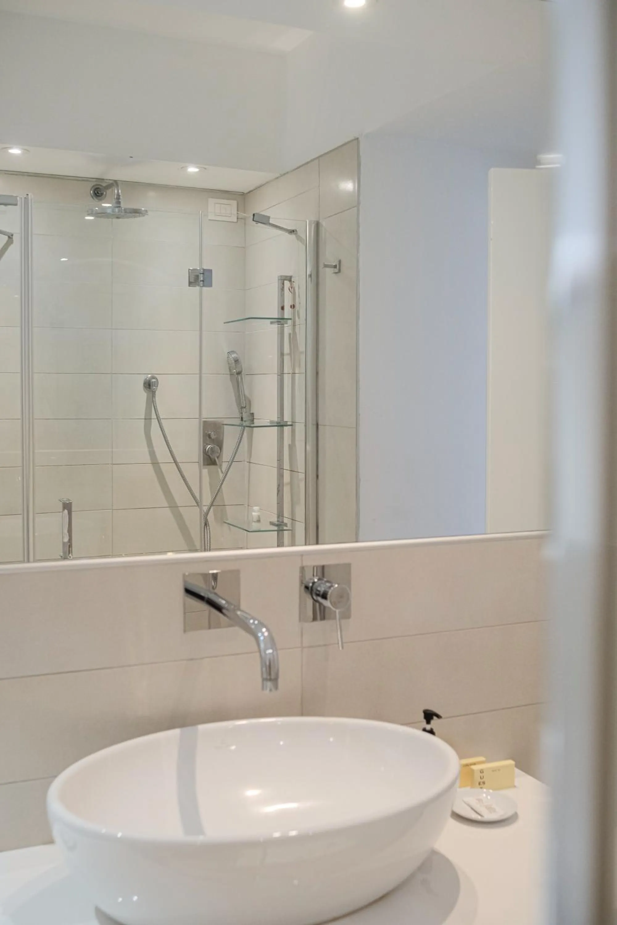 Shower in Maison R Boutique